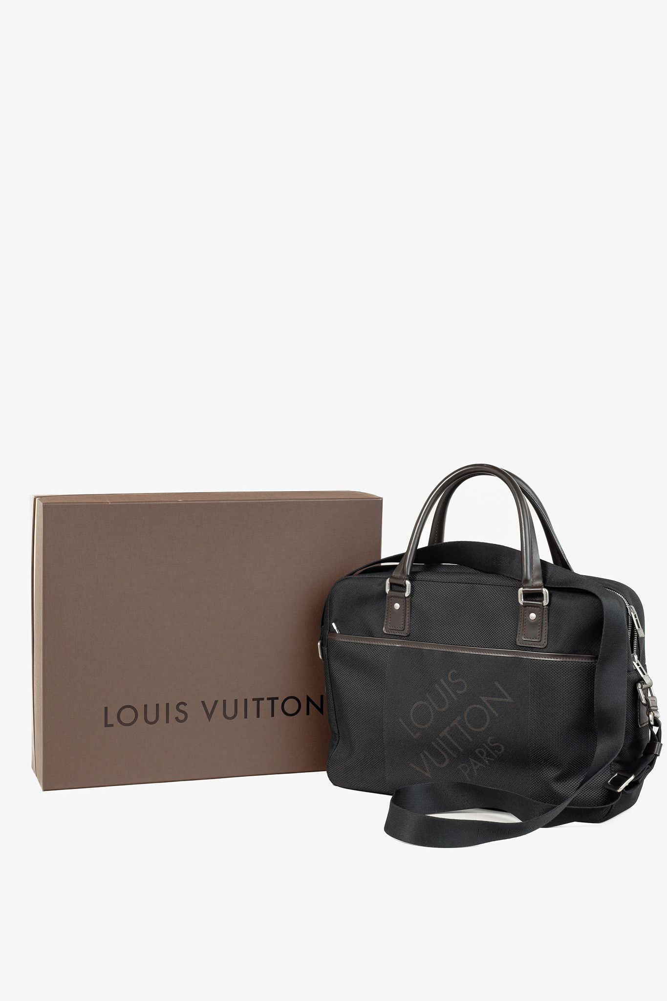 Louis Vuitton Louis Vuitton Yack Noir Damier Geant Canvas Messenger Bag Size ONE SIZE - 14 Thumbnail