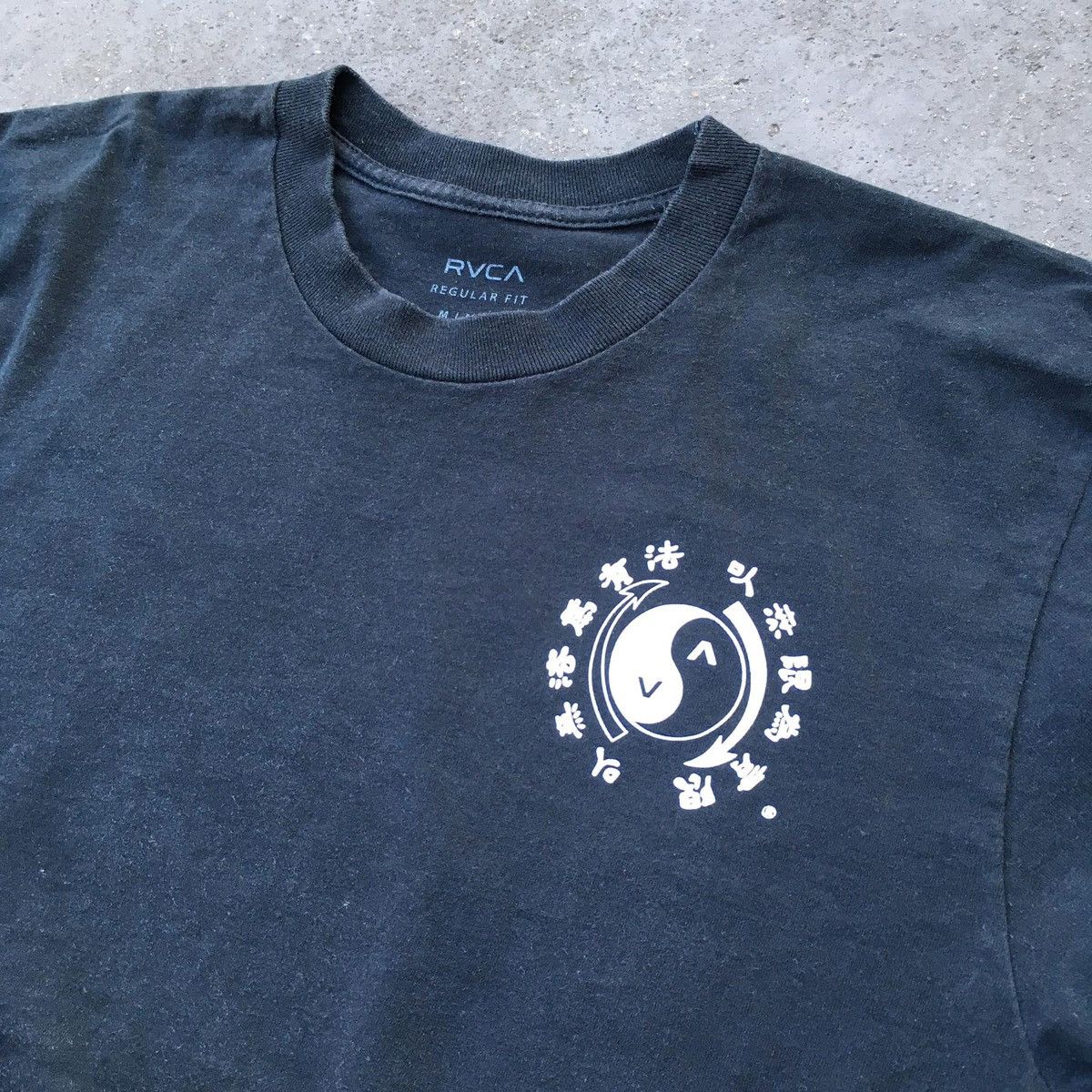 RVCA RARE ‼️ RVCA • Bruce Lee Size US M / EU 48-50 / 2 - 3 Thumbnail