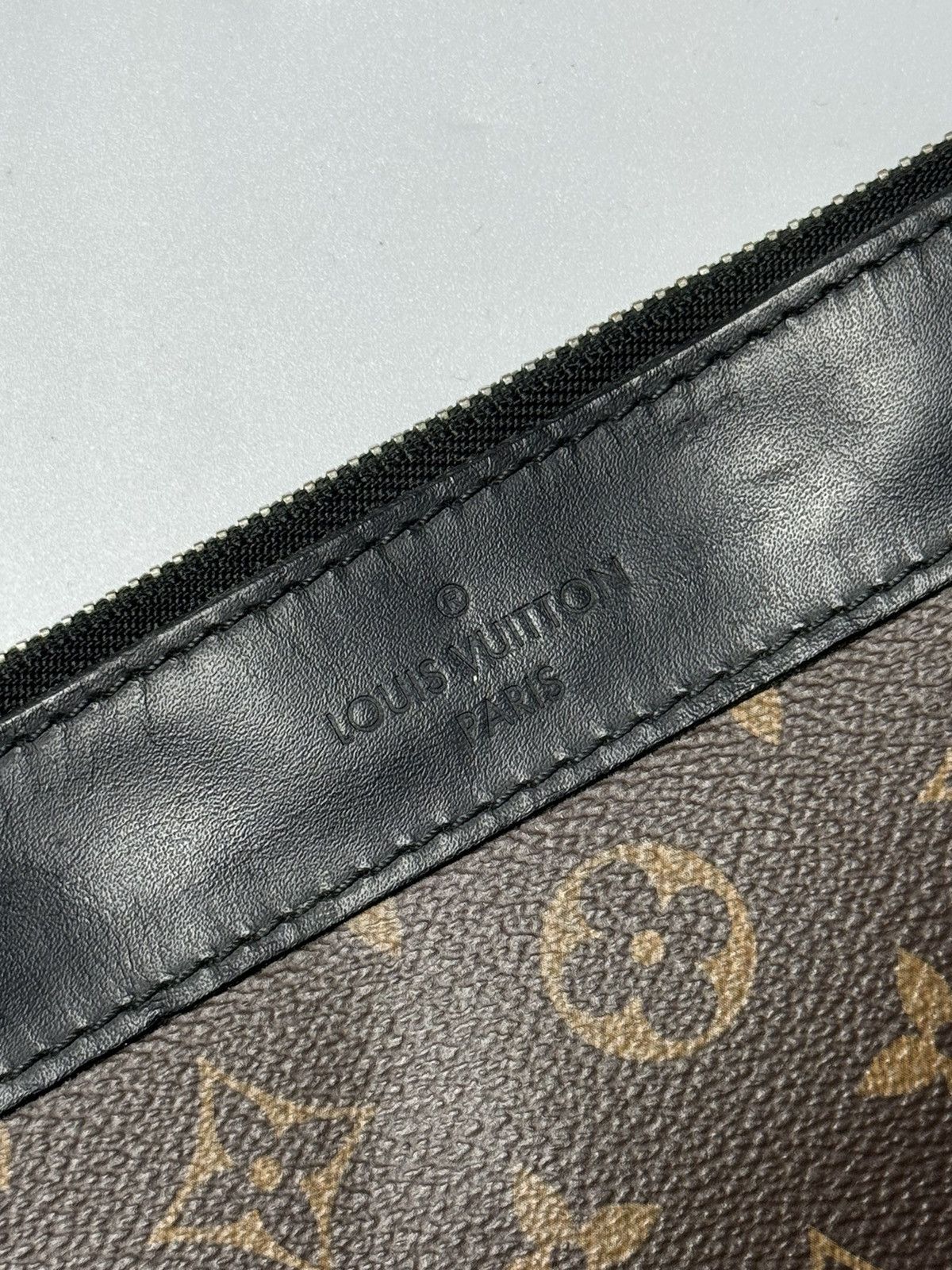 Louis Vuitton Louis Vuitton Monogram Canvas Discovery GM Pochette Size ONE SIZE - 7 Thumbnail