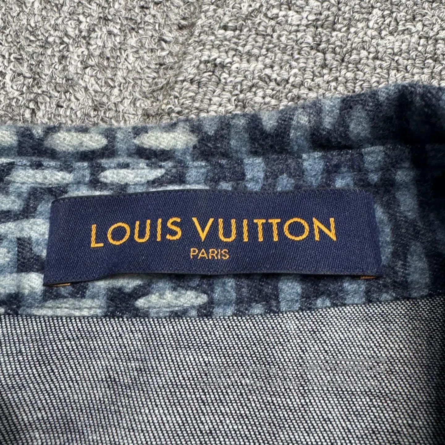 Louis Vuitton Blue Patterned Long Sleeve Button-Up Shirt (L). Size US L / EU 52-54 / 3 - 2 Thumbnail