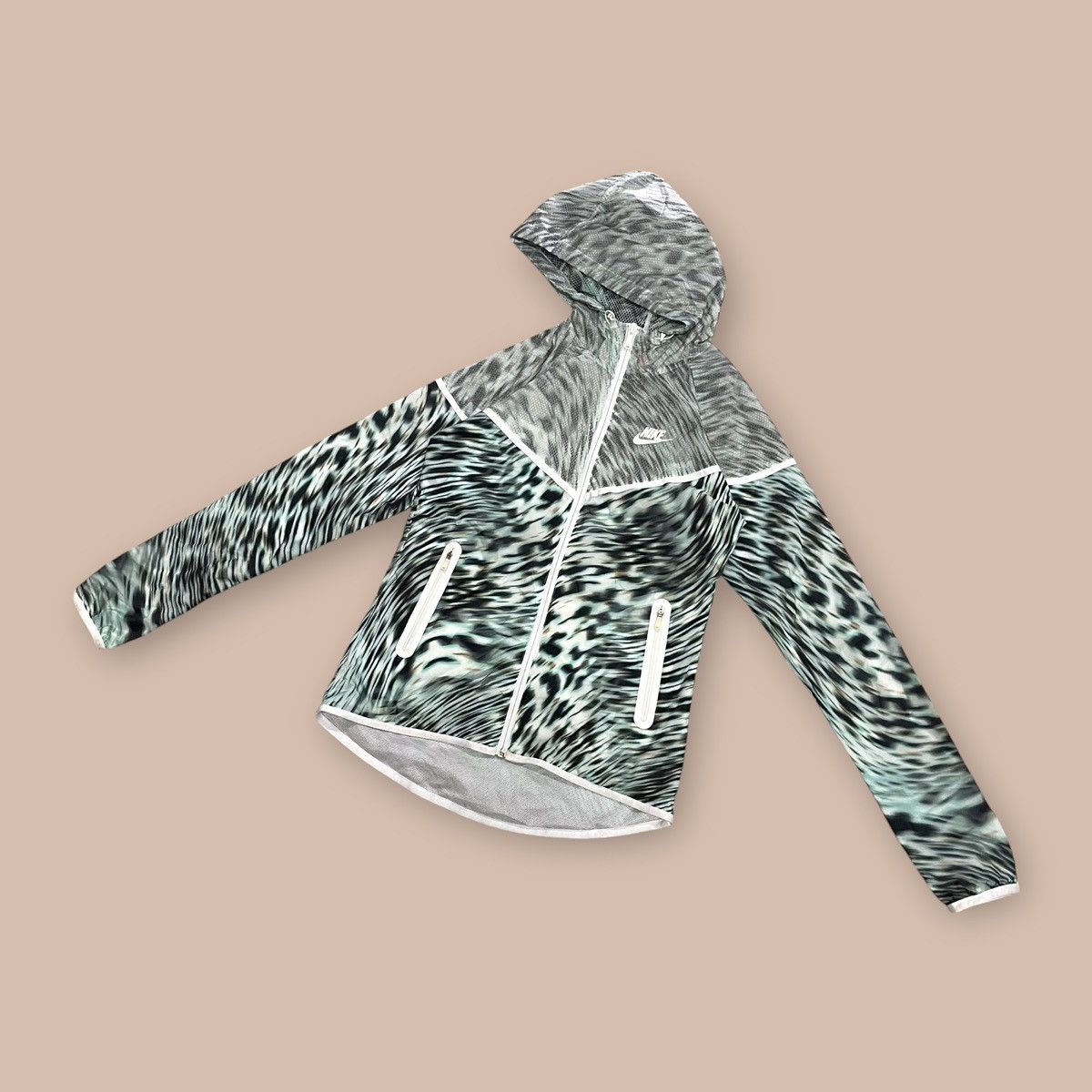 Nike WMNS NIKE TECH WINDRUNNER JACKET Size US S / EU 44-46 / 1 - 1 Thumbnail