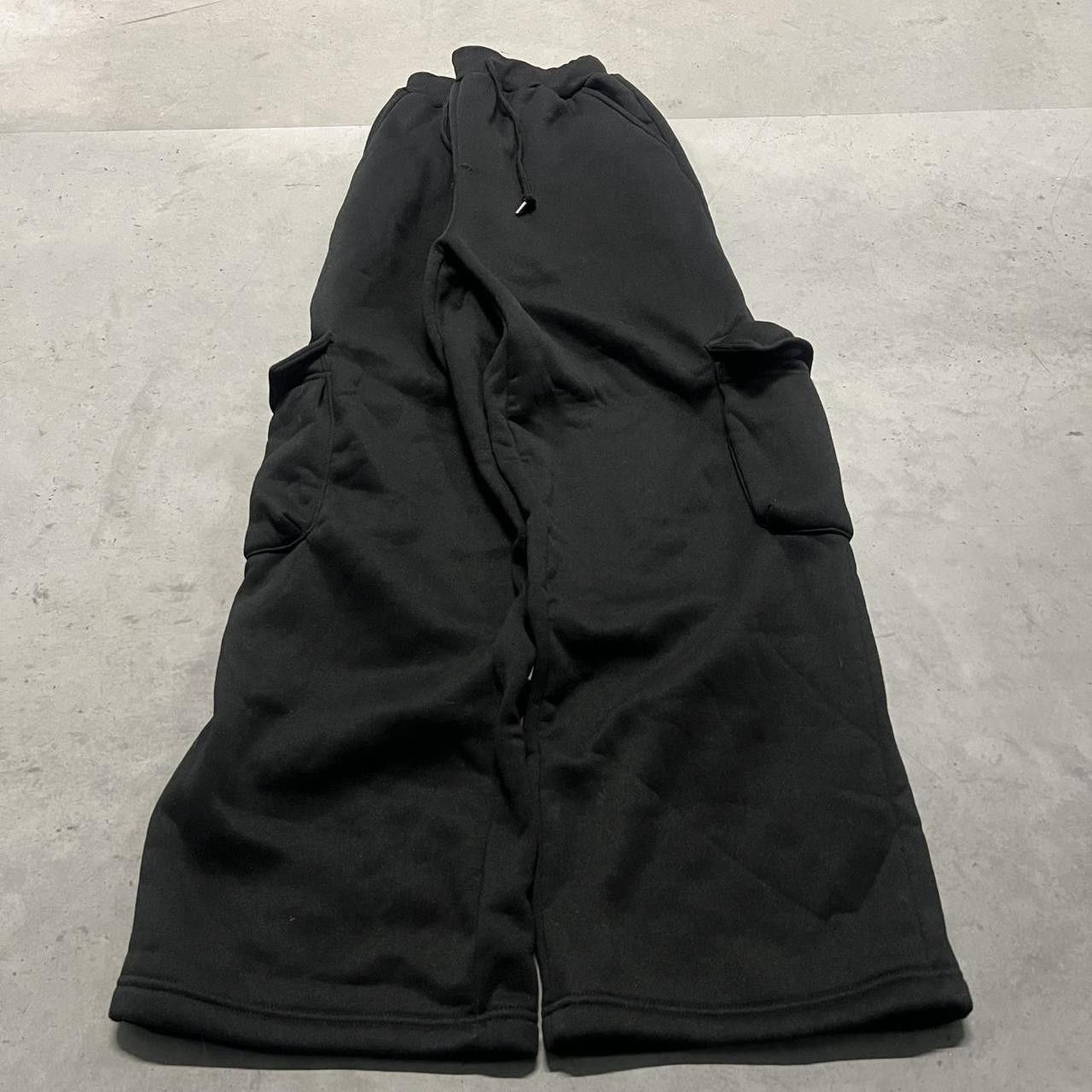 Vintage Vintage Y2K/2000s Super Baggy Cargo Sweatpants with adjustable waistband and tons of pockets! Size US 30 / EU 46 - 3 Thumbnail