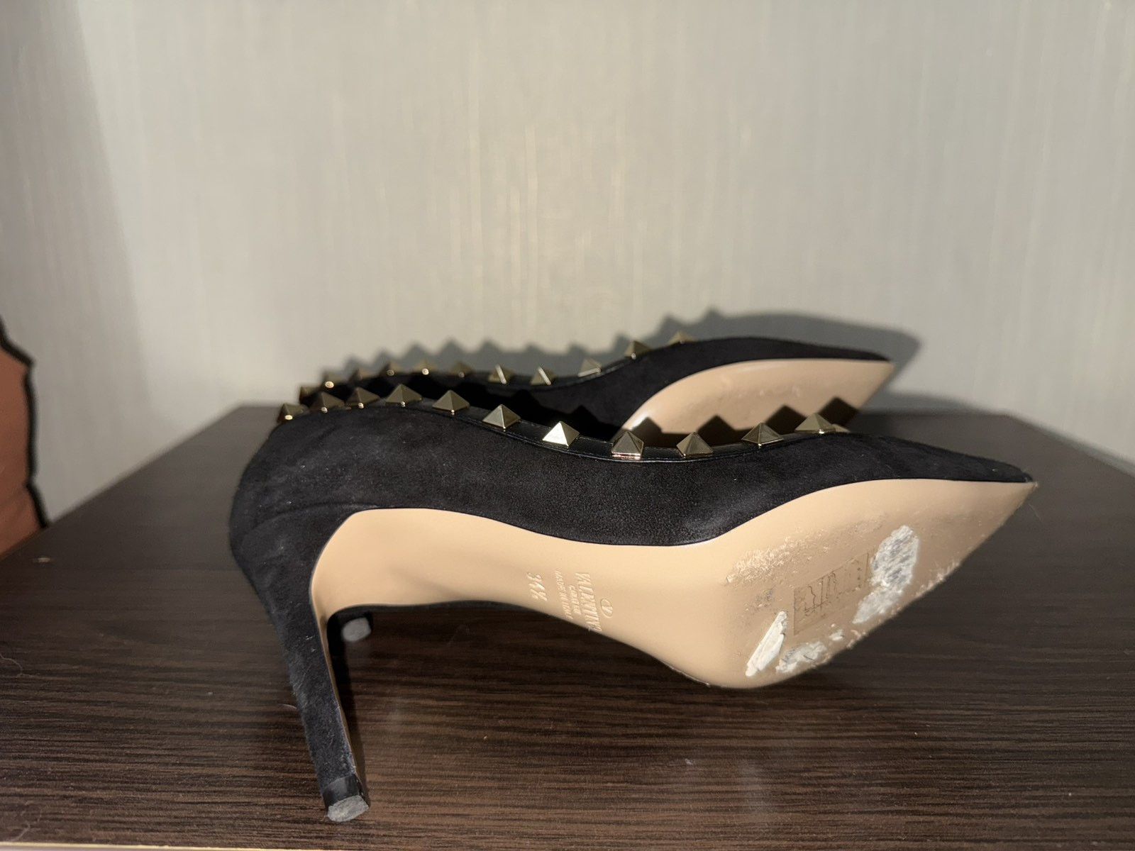 Valentino Valentino Garavani Pump Heel Studded Suede Black Size US 4.5 / IT 34.5 - 5 Thumbnail