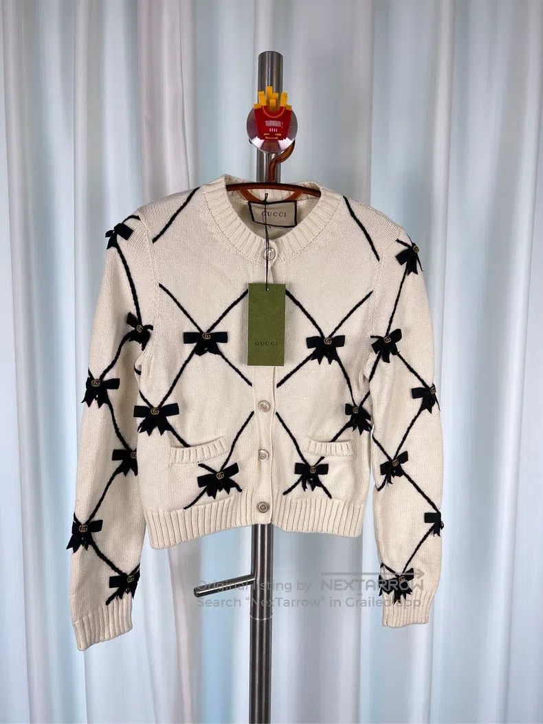 Gucci Knitted cardigan sweater with bow