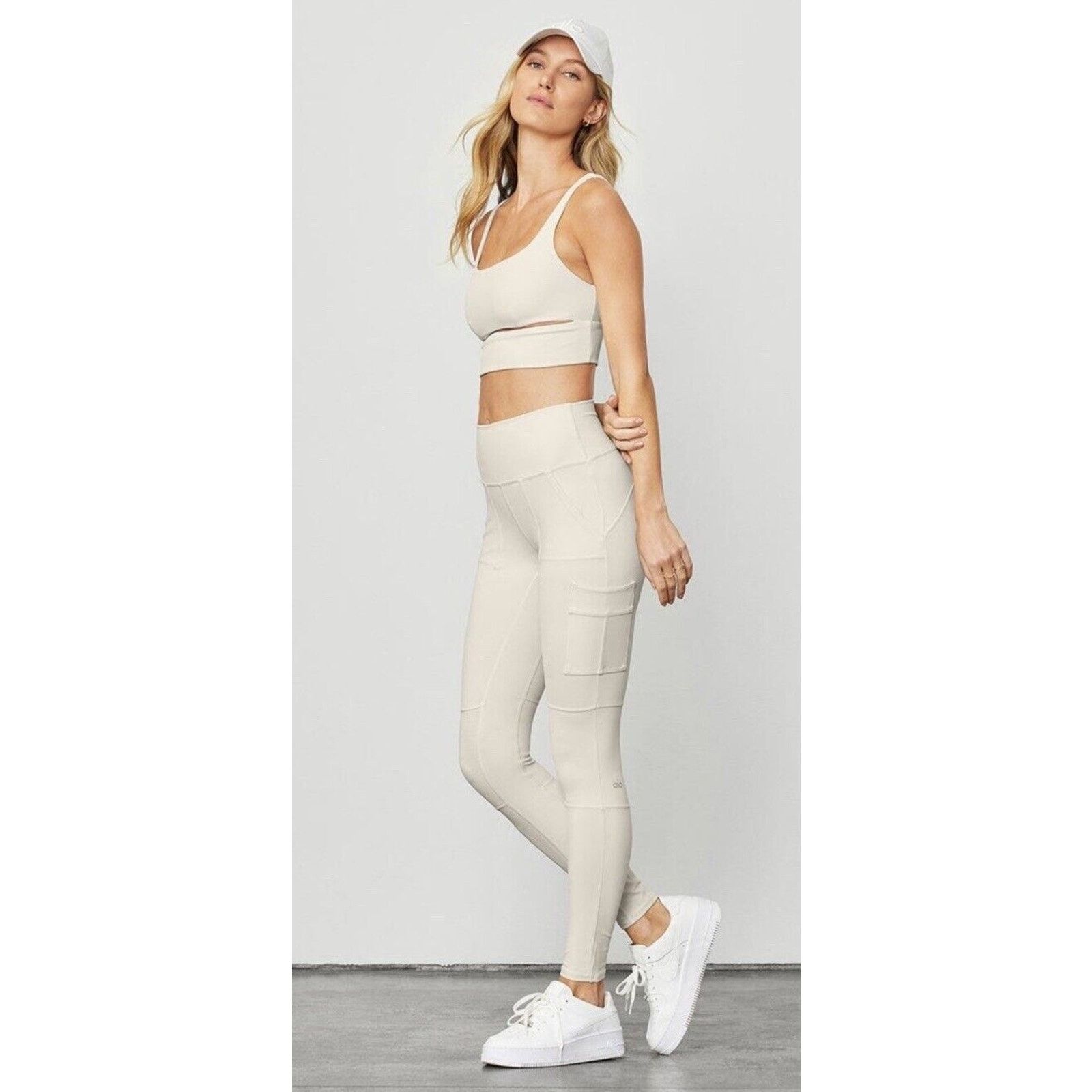 Alo ALO Yoga Airbrush High-Waist Cargo Legging 4 Pockets Bone XS Size 26" / US 2 / IT 38 - 1 Thumbnail