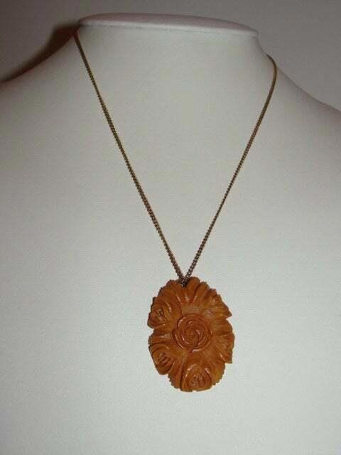 14kt Gold Filled & Carved Bakelite Floral Pendant Necklace