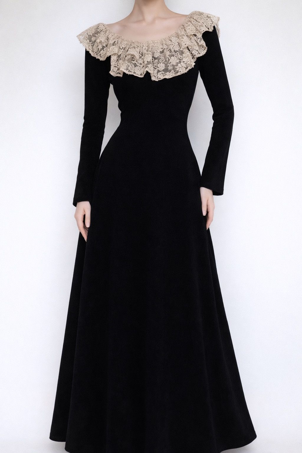 Other Nocturne Lace Collar Gown Size L / US 10 / IT 46 - 1 Thumbnail