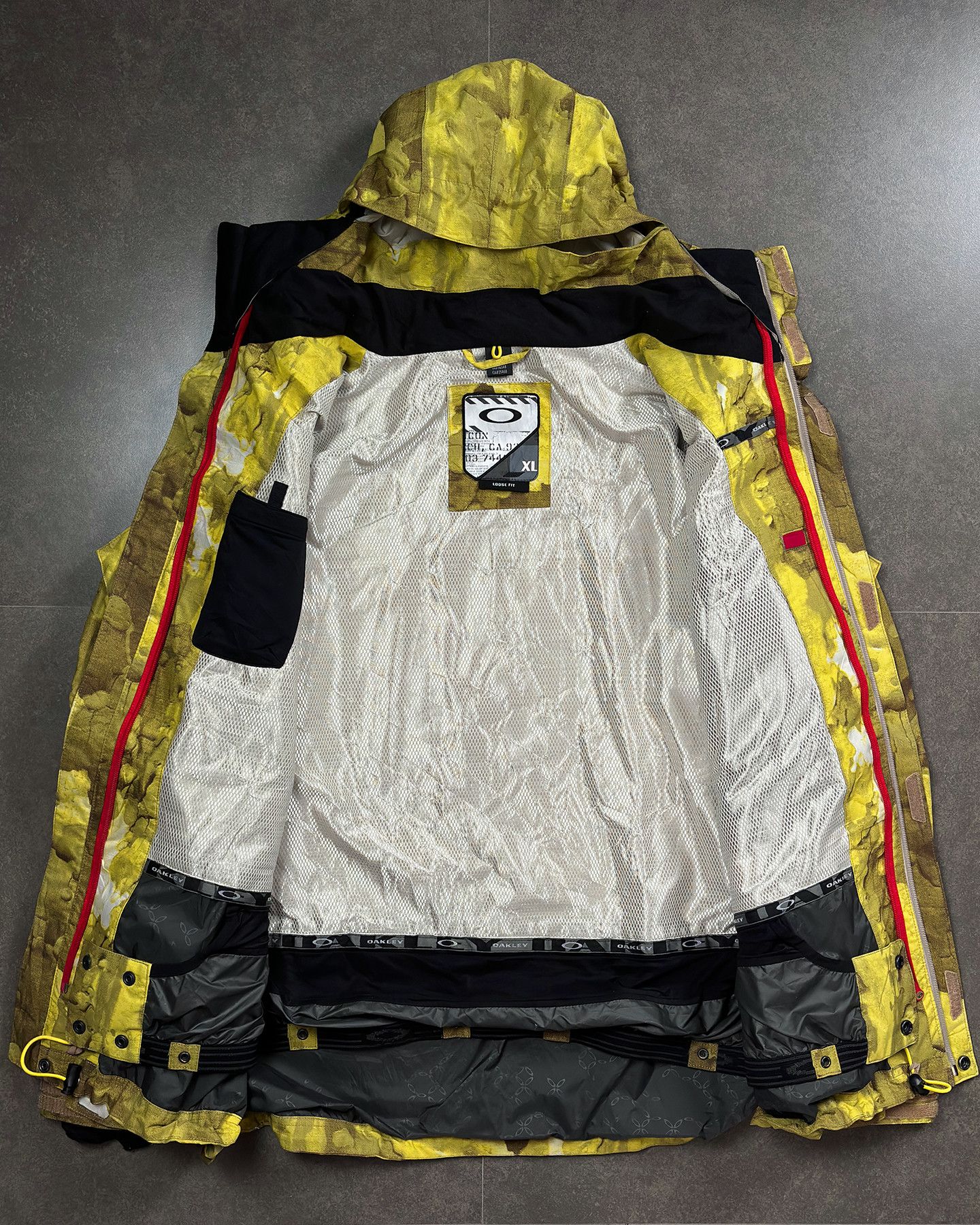 Oakley 00s Oakley Down Geometric Pattern Magnetic Closure Jacket Size US XL / EU 56 / 4 - 12 Thumbnail