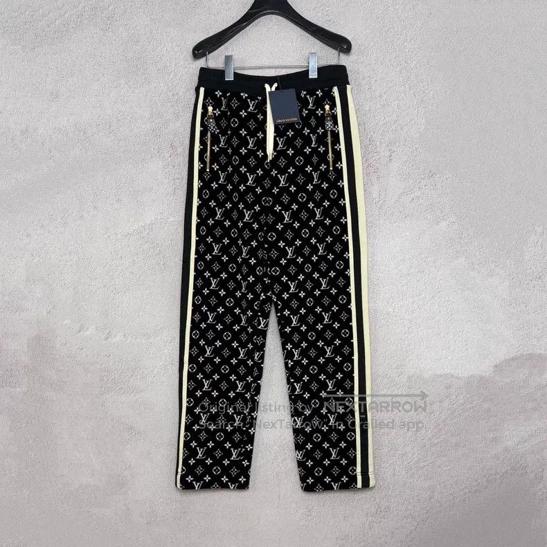 Louis Vuitton Louis Vuitton size s Flocking LOGO full print trousers Size US 28 / EU 44 - 1 Thumbnail