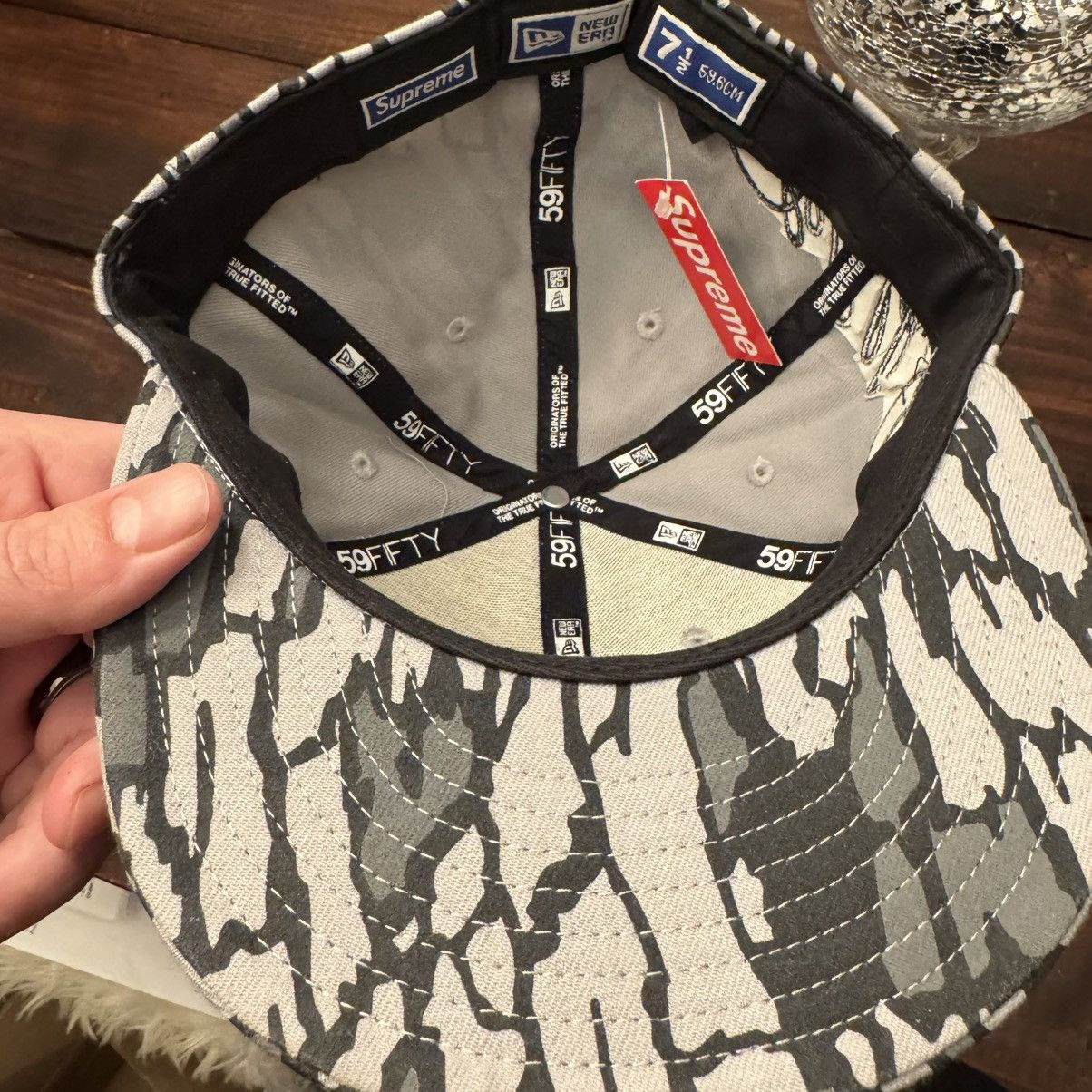 Supreme Supreme World Famous Script Treebark Camo New Era Fitted Hat Size ONE SIZE - 7 Thumbnail