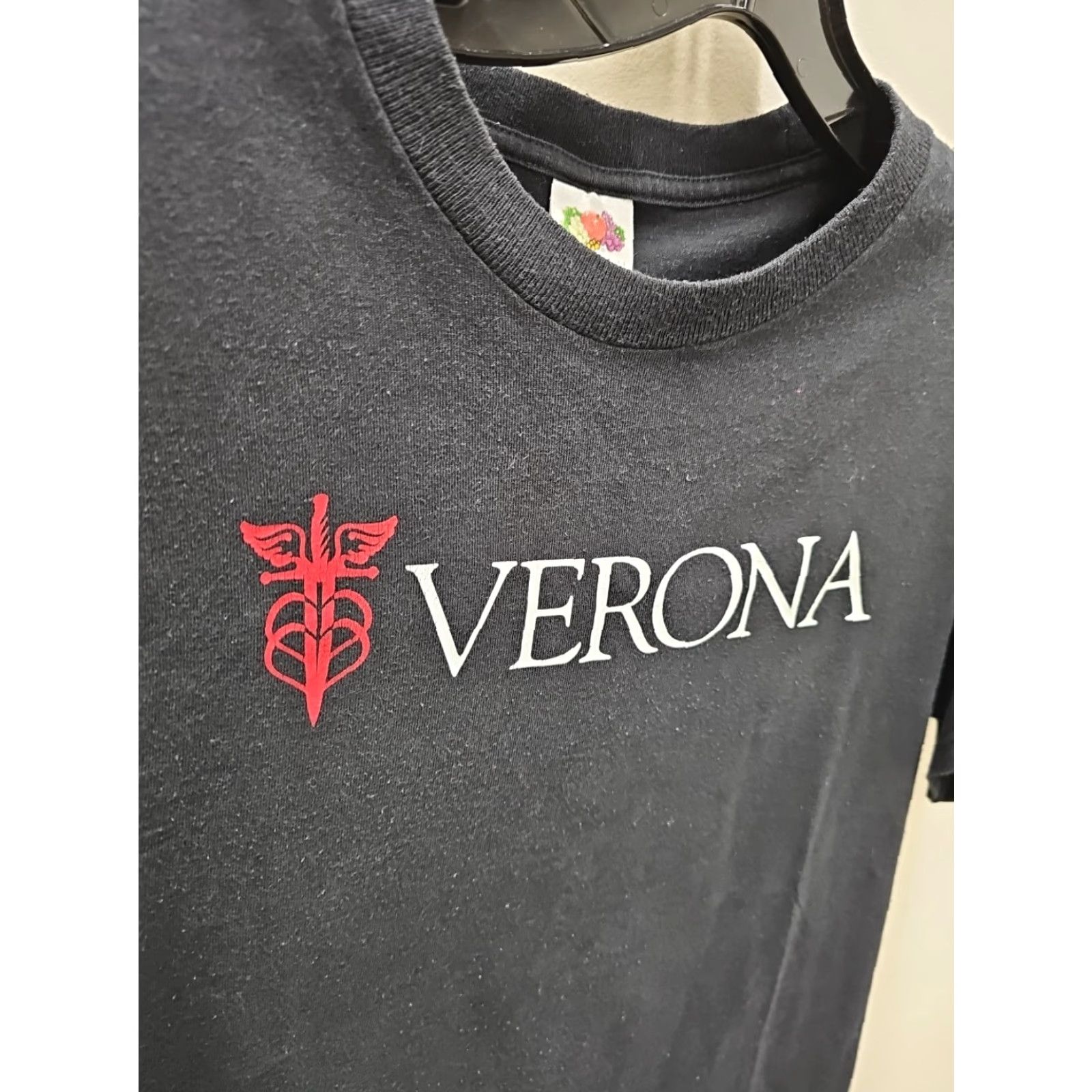 Fruit Of The Loom VINTAGE VERONA ROCK Y2K Band Shirt Small Shirt Mens XS Black Band 12/1ss Size US S / EU 44-46 / 1 - 2 Thumbnail