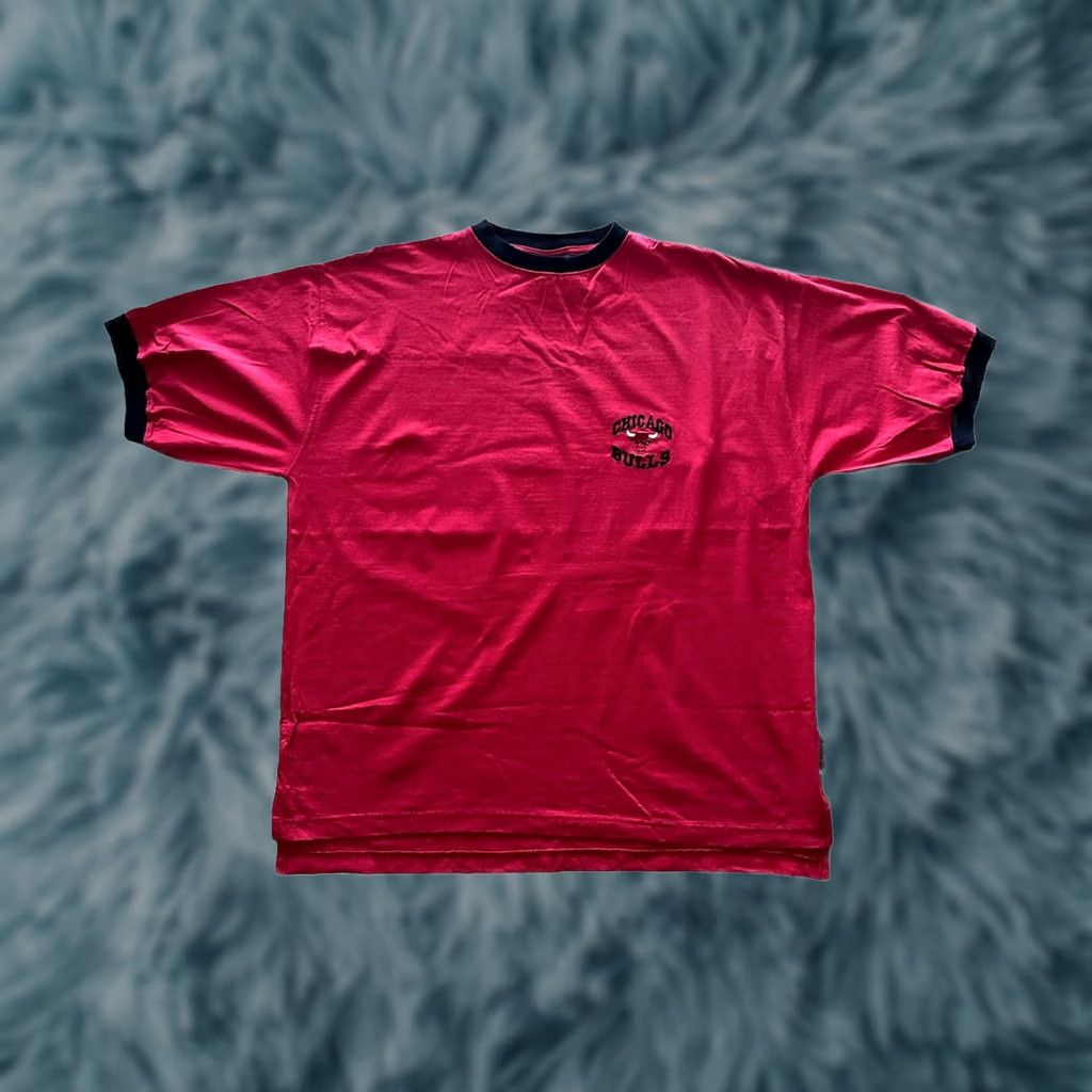 Logo 7 VINTAGE Active chicago bulls shirt Mens XL Red 90s Logo RARE T-Shirt Men 90s Bulls Shirt Red XL Regular Cotton Short Sleeve Logo Size US XL / EU 56 / 4 - 1 Thumbnail