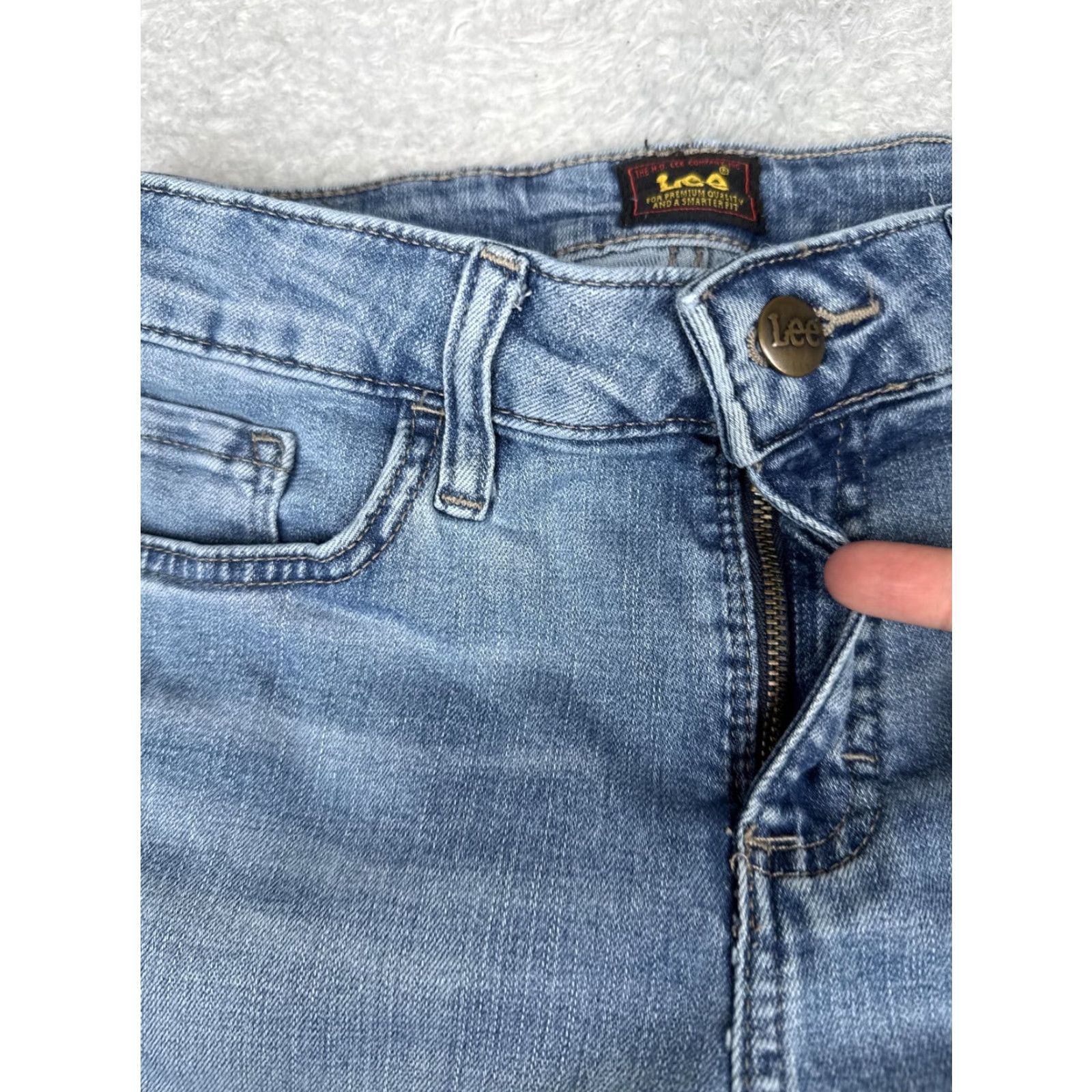 Lee Lee Capri Jeans Womens 8M Blue Med Wash Mid Rise Stretch Crop Denim 26x21 Jeans Womens Capris 90s Mens? Size 30" / US 8 / IT 44 - 5 Thumbnail