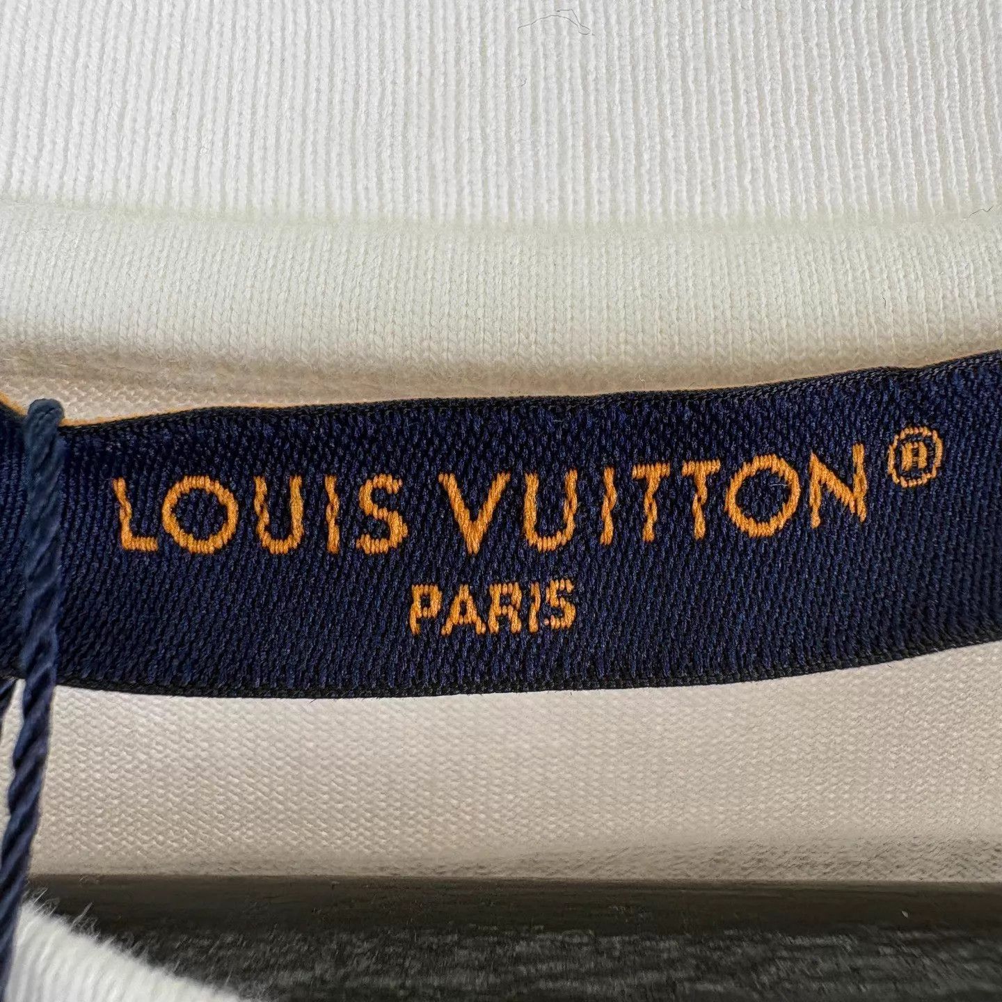 Louis Vuitton Louis Vuitton White Embossed Logo Short-Sleeve Tee S New Size US S / EU 44-46 / 1 - 5 Thumbnail