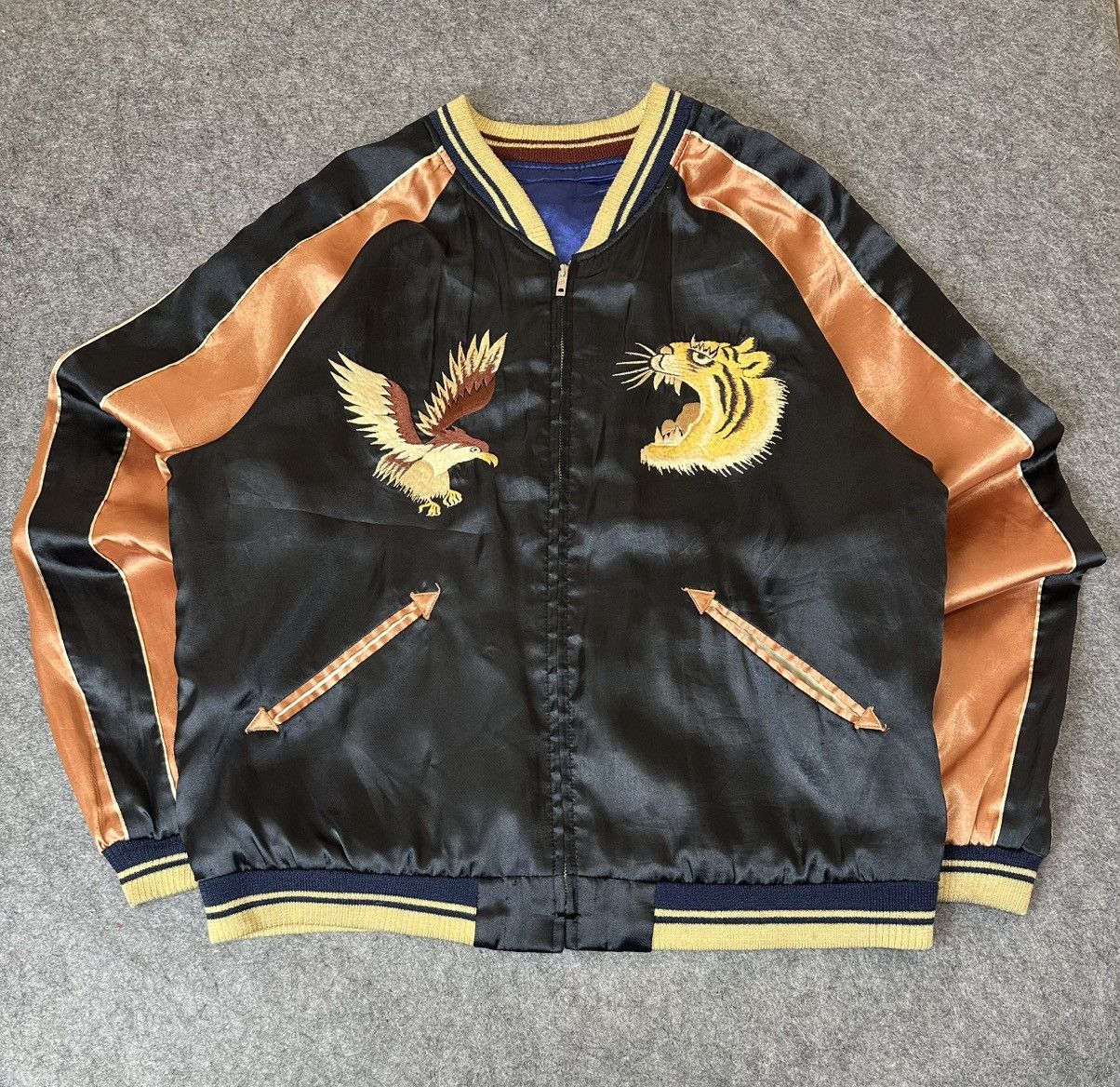 Japanese Brand Sukajan Tailor Toyo Japanese reversible souvenir jacket. Size US L / EU 52-54 / 3 - 5 Thumbnail