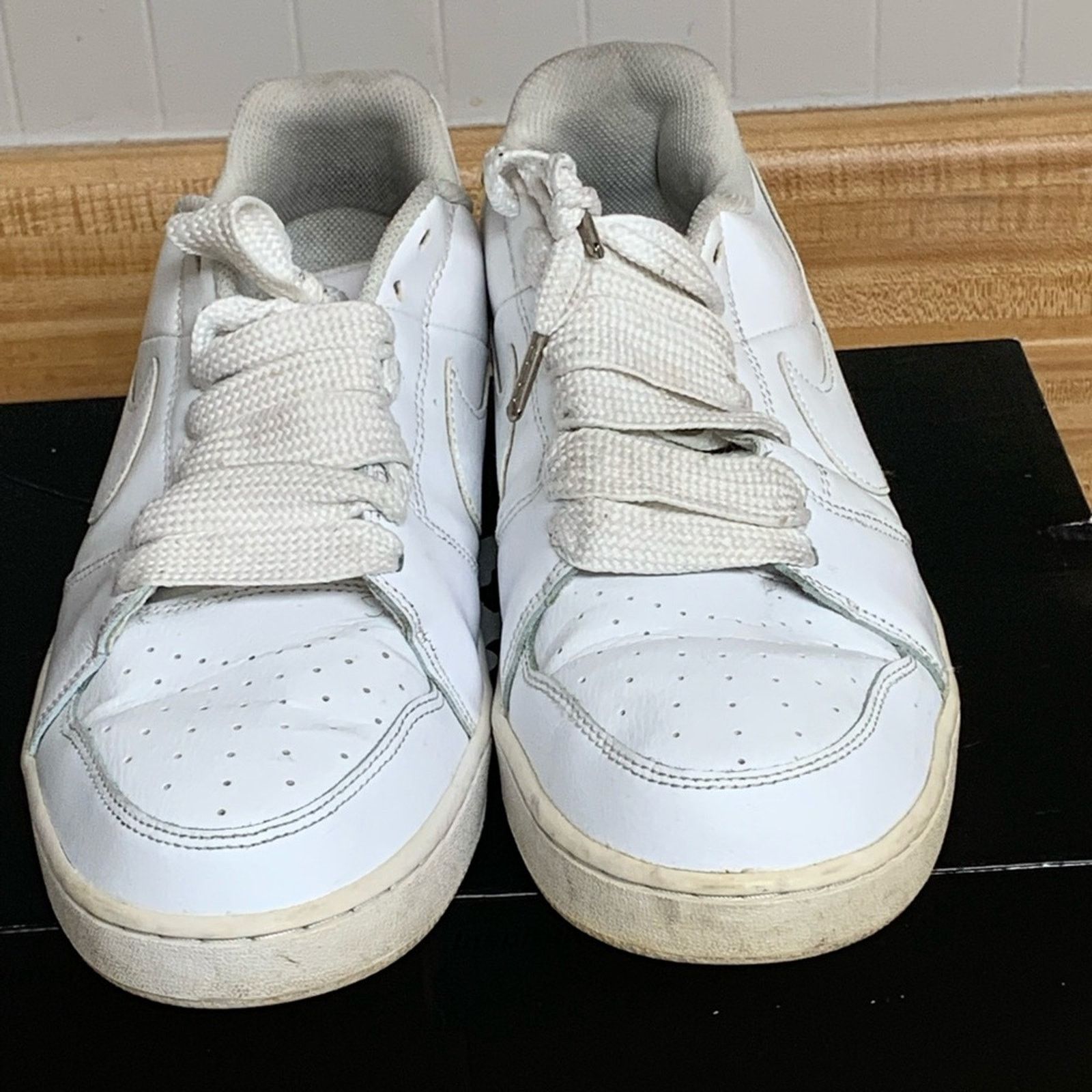 Nike CLASSIC NIKE BACKBOARD II ALL WHITE MENS SHOES SIZE 12 NICE Size US 12 / EU 45 - 2 Thumbnail