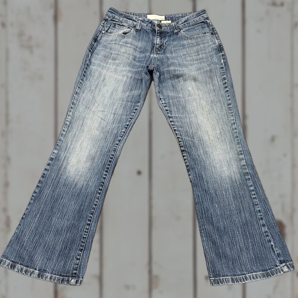 Vintage Maurices Jeans Women's 3/4 Short Distressed Taylor Boot Stretch (29x29) Blue Denim Size 26" / US 2 / IT 38 - 1 Thumbnail