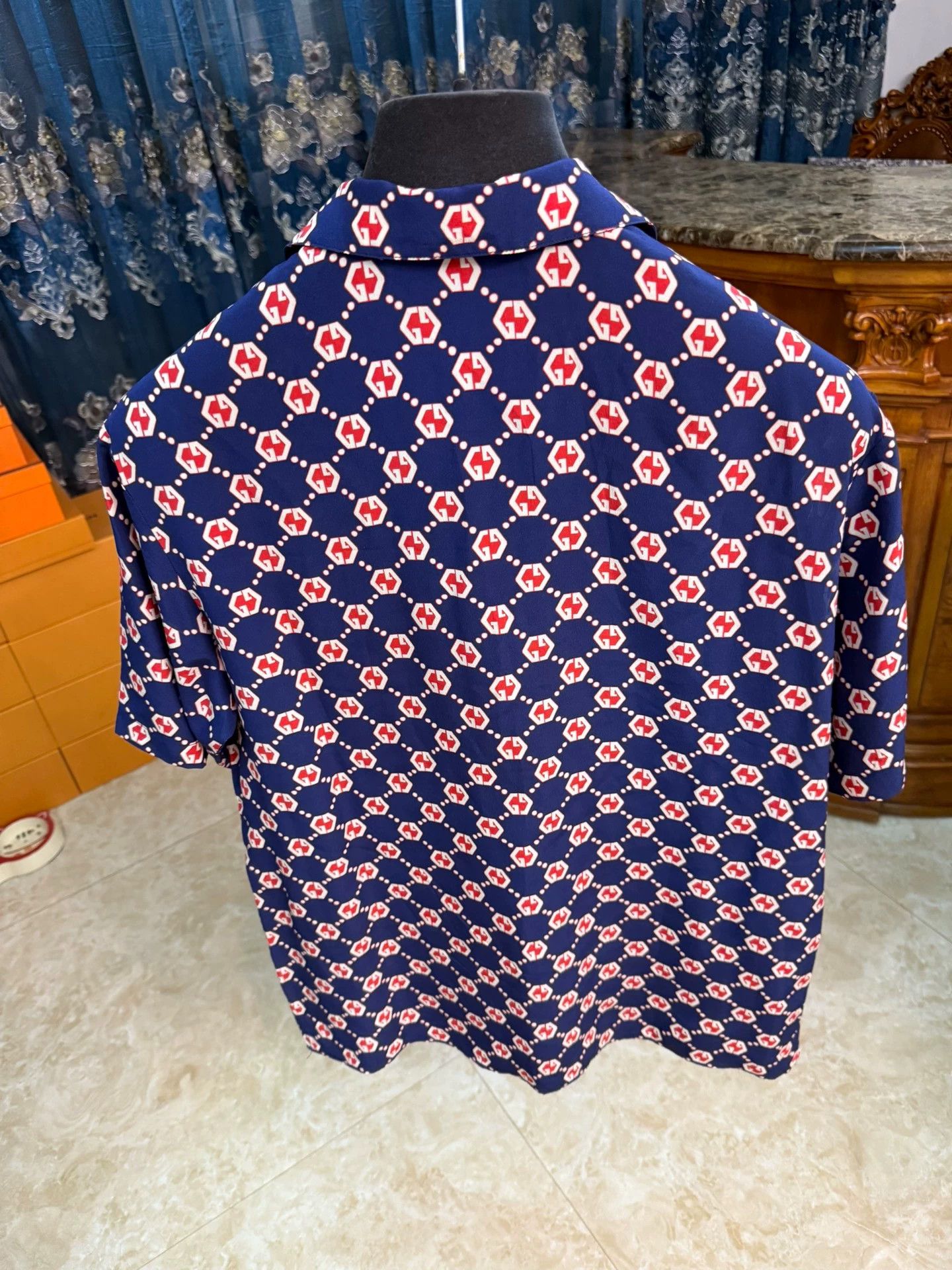 Gucci Gucci New Short Sleeve Tee & Polo Shirt Silk Full Logo 44 Size US S / EU 44-46 / 1 - 2 Thumbnail