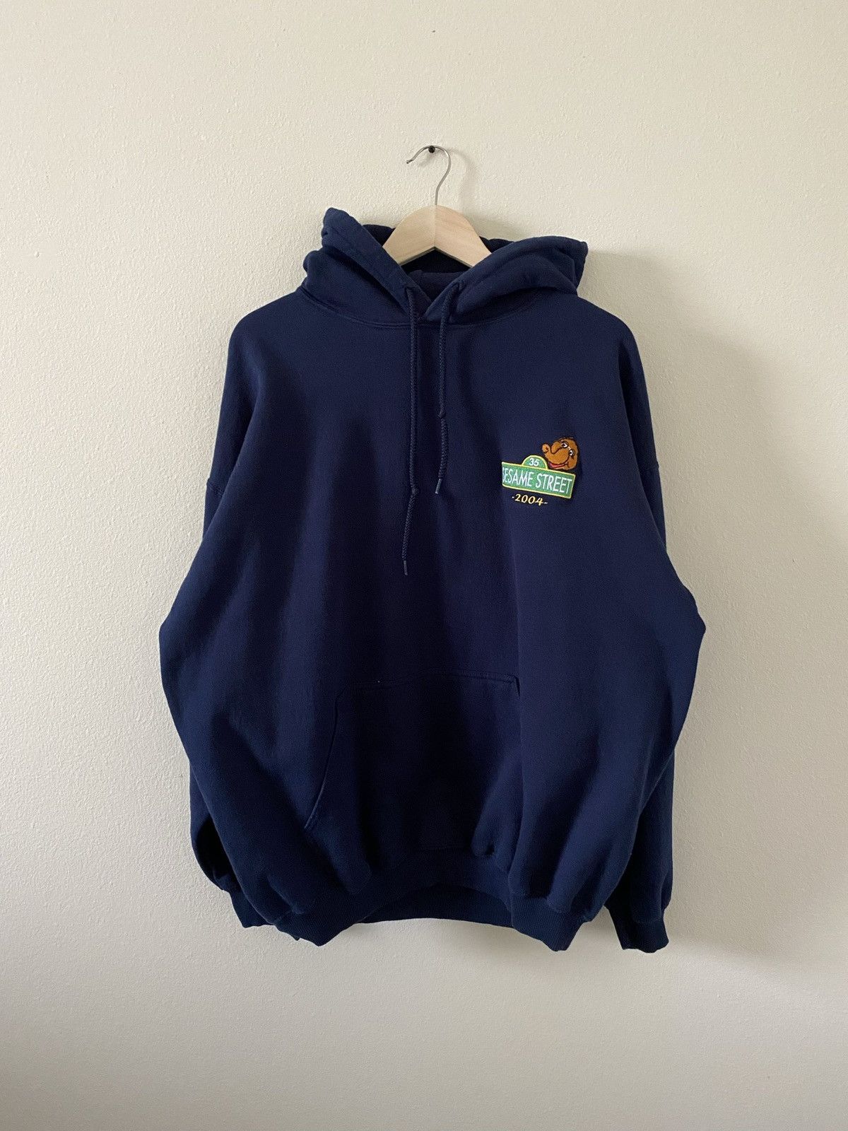 Vintage Vintage 2004 sesame street embroidered sweatshirt Size US XL / EU 56 / 4 - 1 Thumbnail