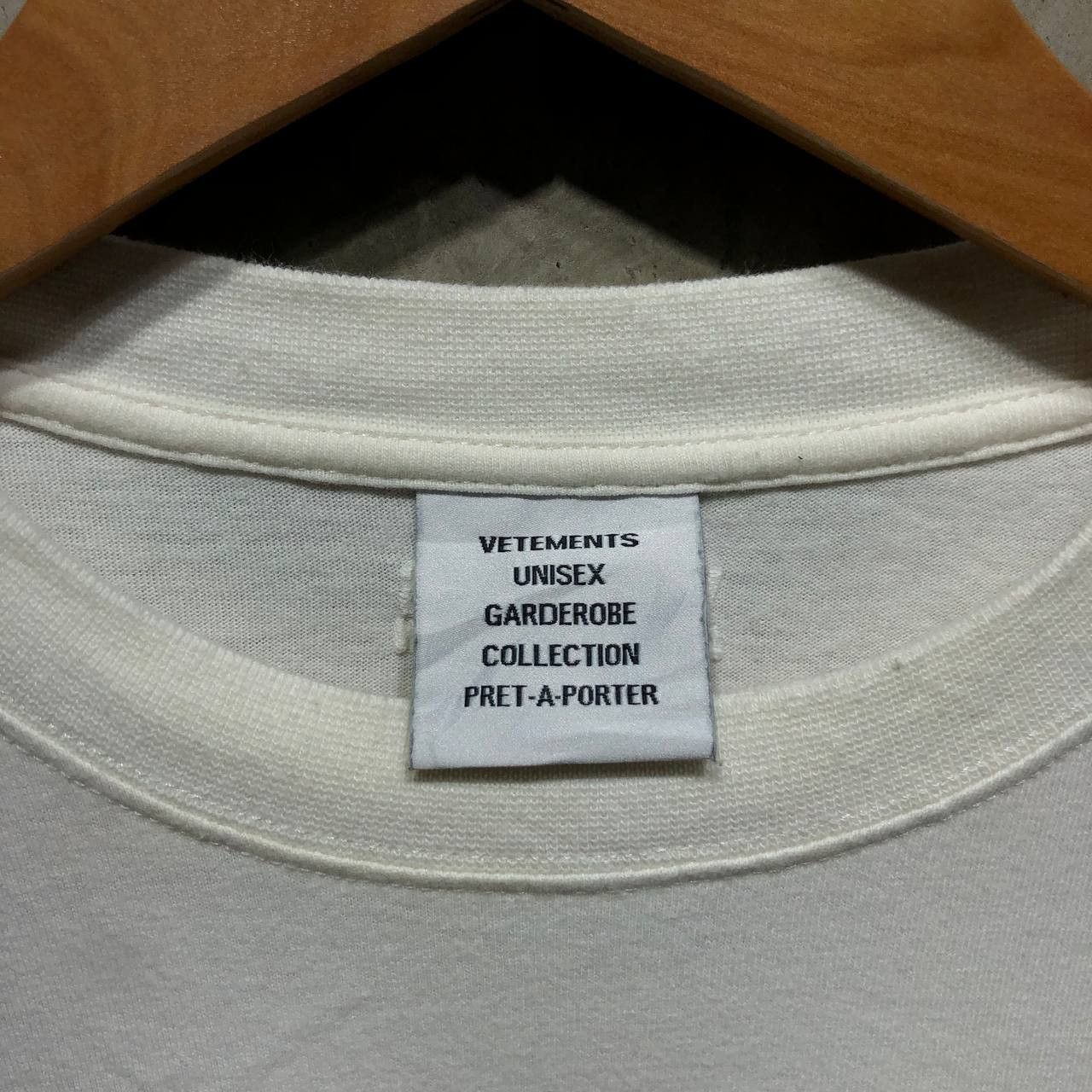 Vetements Vetements “Friends” Parody Tee Size US L / EU 52-54 / 3 - 3 Thumbnail