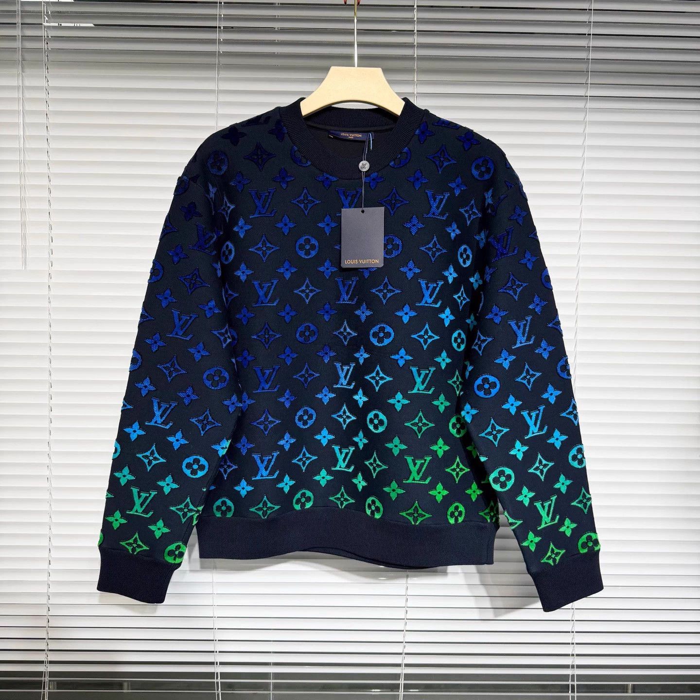 Louis Vuitton LV M blue green gradient monogram flocked sweatshirt Size US M / EU 48-50 / 2 - 1 Thumbnail