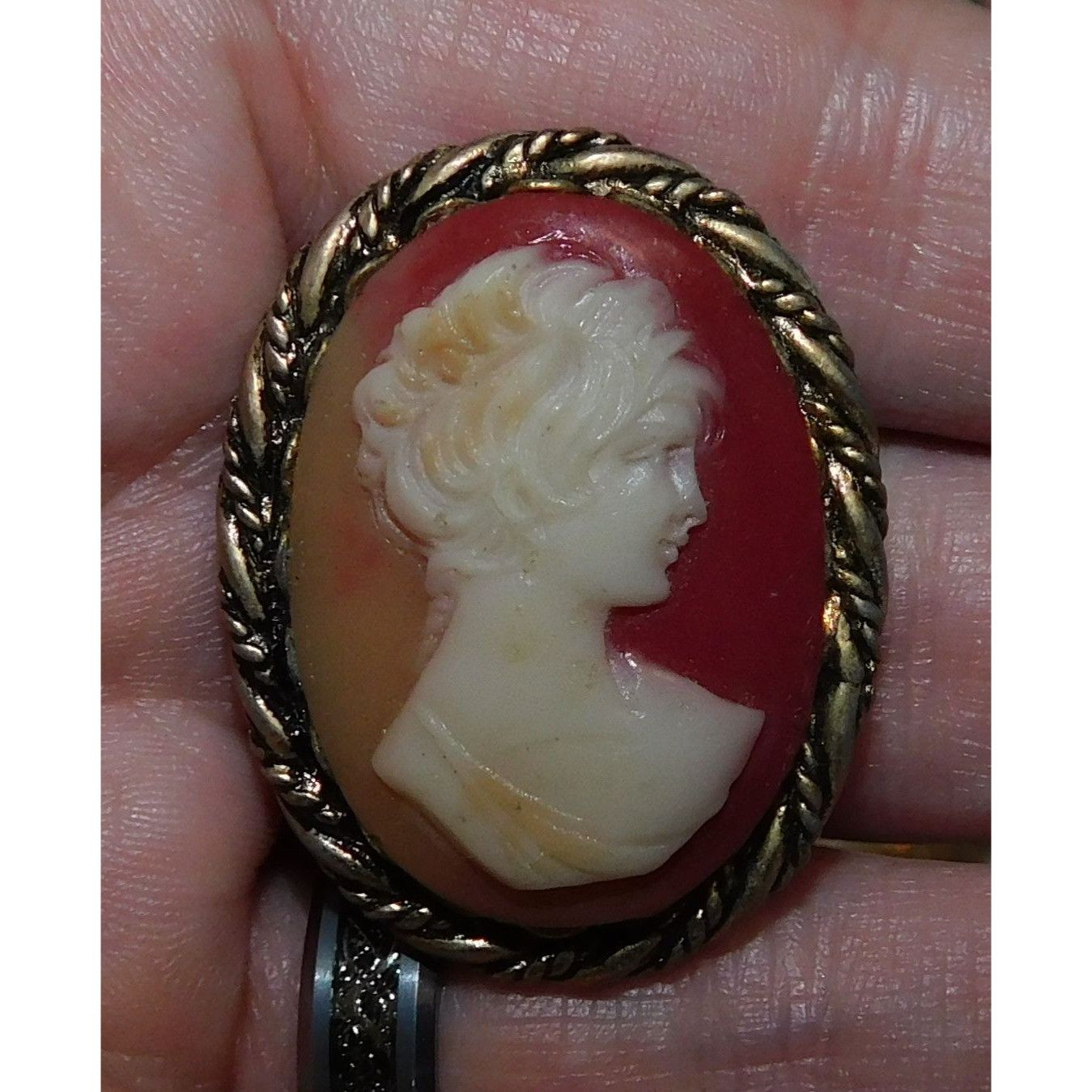 Other Vintage Victorian Pink And White Profile Cameo Brooch Size ONE SIZE - 1 Thumbnail