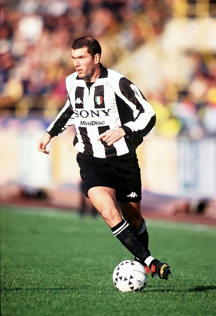 Vintage Juventus 97/98 longsleeves home shirt #21 zidane Size US XL / EU 56 / 4 - 12 Thumbnail