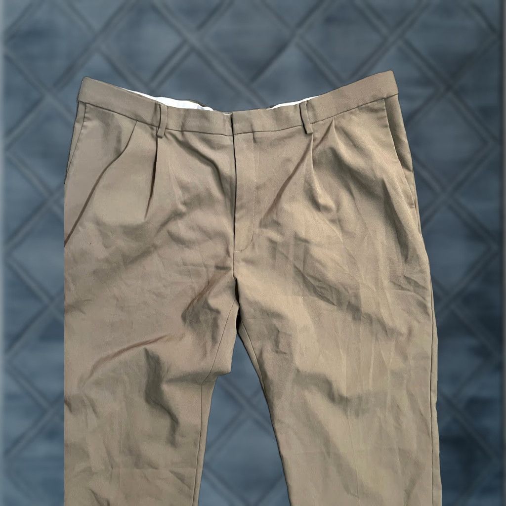 Haggar Haggar Pants Classic Fit 44x30 Brown Men Size 44 Polyester Front Pleated Zip Waist Adjustable No-Iron Canvas Vintage: No Size US 44 / EU 60 - 1 Thumbnail