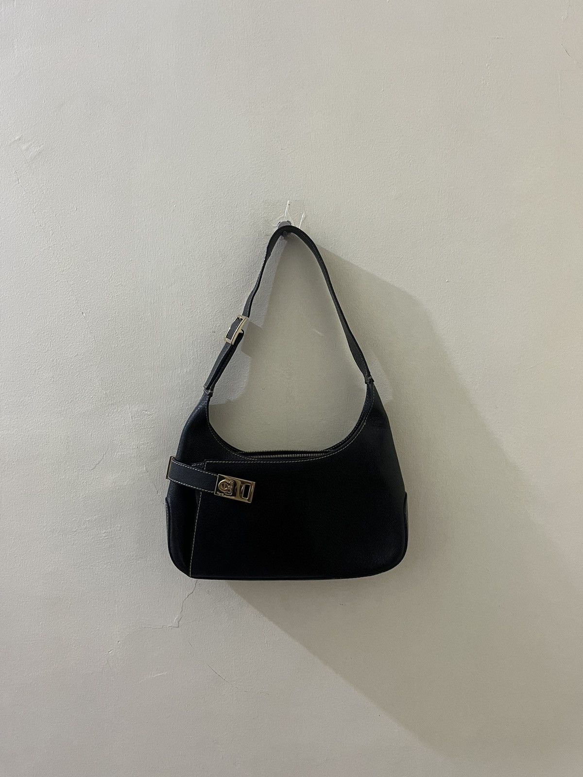 image of Salvatore Ferragamo Ferragamo Gancini Hobo Bag in Black, Women's