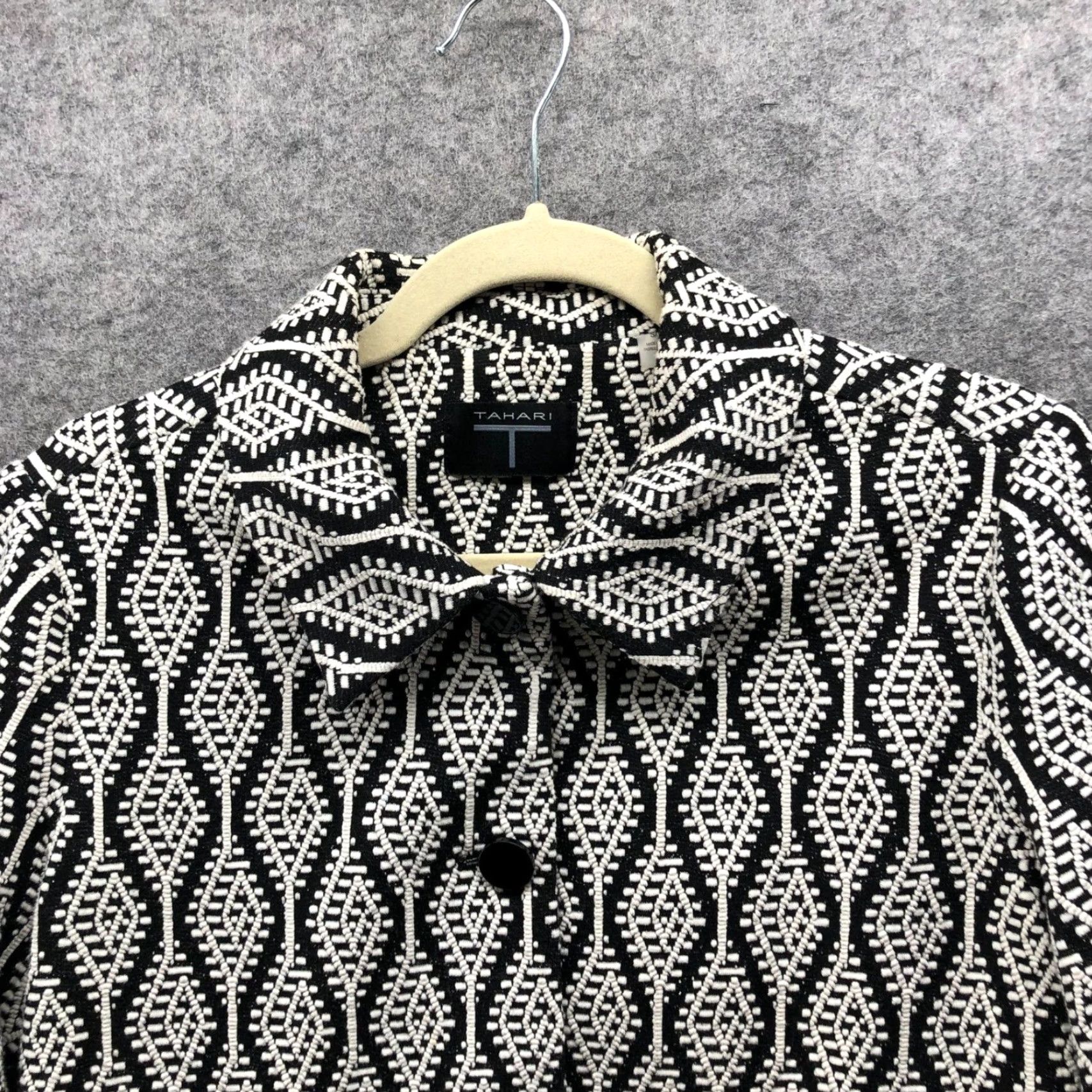 Vintage Tahari Tweed Jacket Womens S Black White Patterned Jacquard Chevron Geometric Button Front Blazer Size S / US 4 / IT 40 - 6 Thumbnail