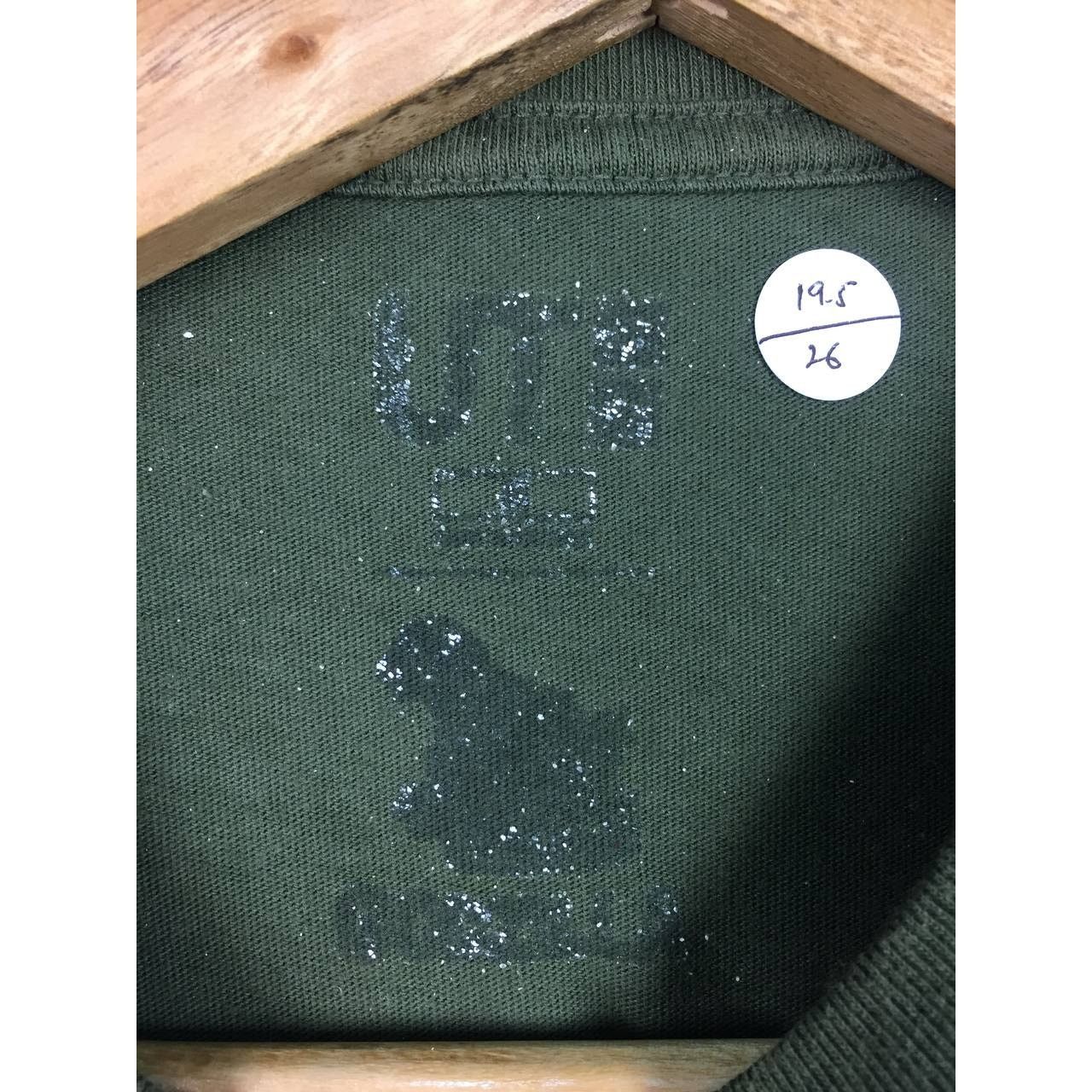 Uniqlo Uniqlo UT x Godzilla World Mothra Against Godzilla Tee Size US M / EU 48-50 / 2 - 10 Thumbnail