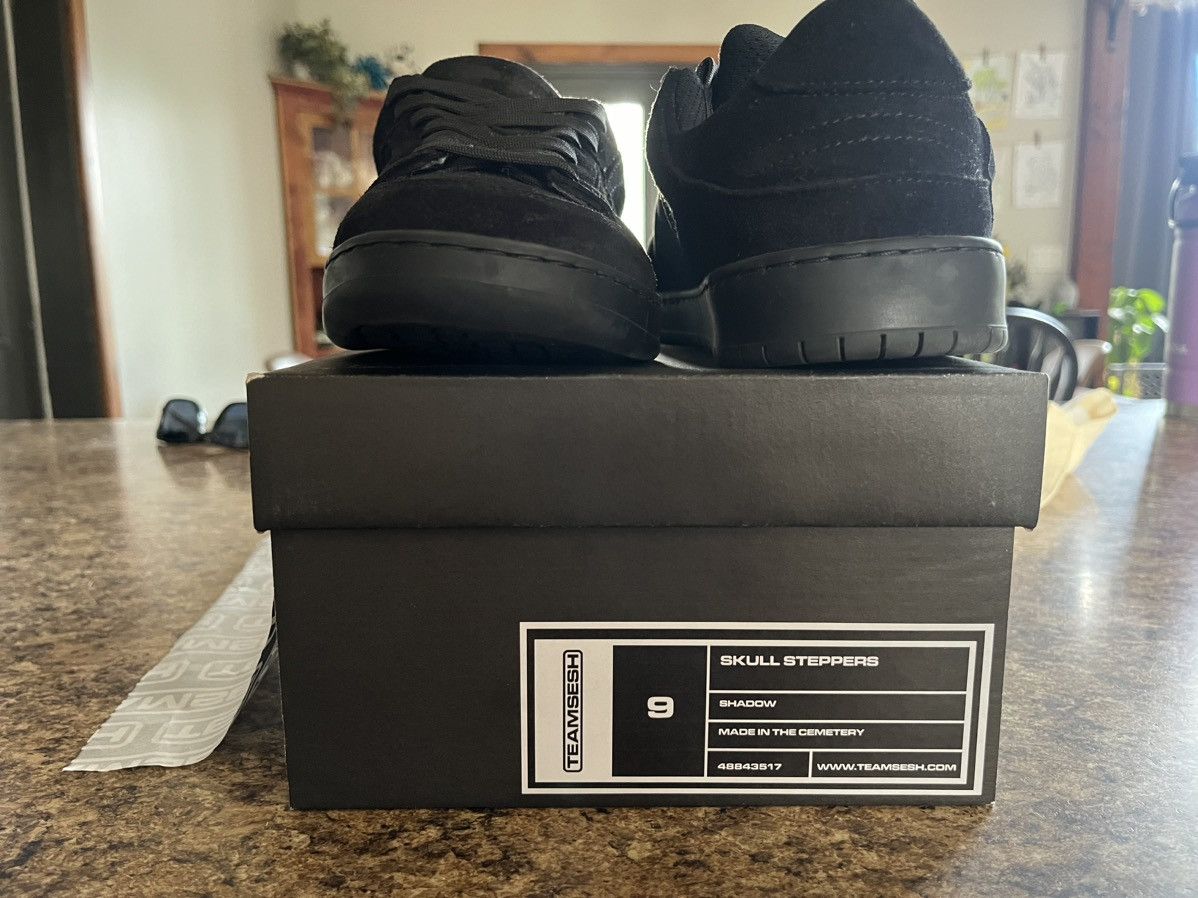 Bones × TeamSESH Teamsesh Skull stepper shoes (shadow) Size US 9 / EU 42 - 3 Thumbnail