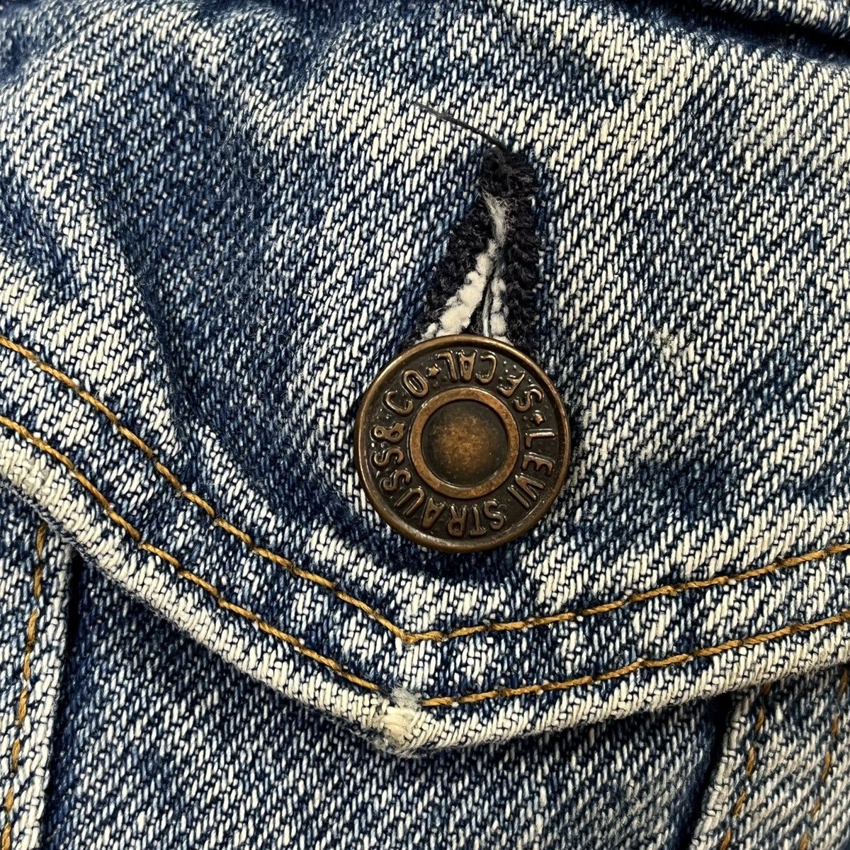LVC × Levi's Vintage Clothing × Vintage Vintage Levis Trucker Denim Jacket Distressed Skull Patches Size US M / EU 48-50 / 2 - 12 Thumbnail