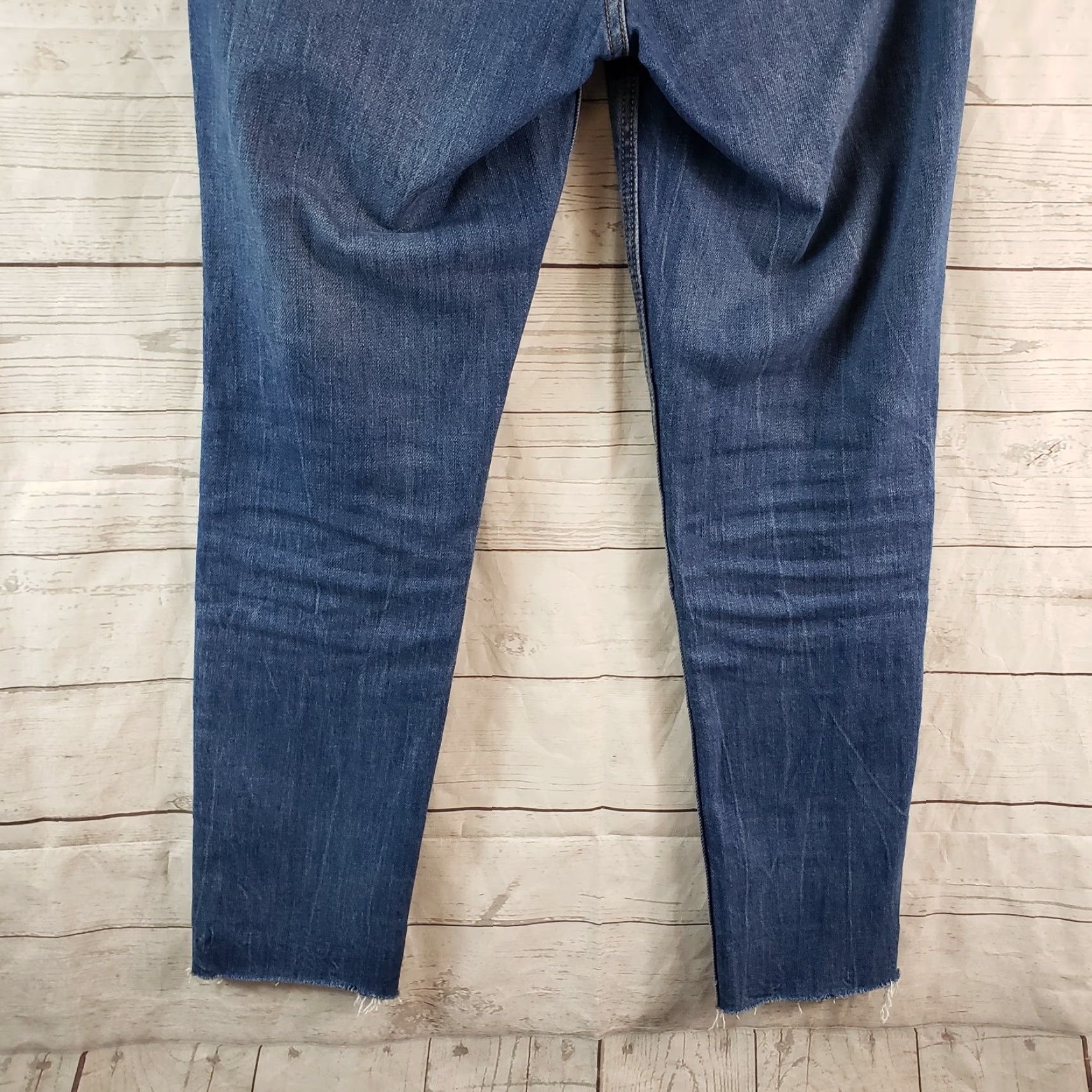 Old Navy Old Navy Womens Power Straight Jeans Sz 2 Blue Medium Wash Raw Hem Jeans Womens 2 Blue Medium Wash Straight Body Rise 9.5 Inseam 27.5 In Waist 14" Size 26" / US 2 / IT 38 - 5 Thumbnail