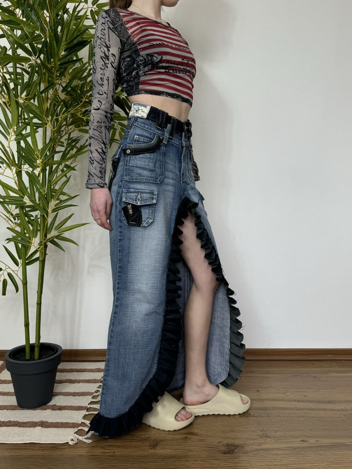 True Religion TRUE RELIGION RECYCLE PLEATED CONTRAST STITCH DENIM SKIRT Size 25" / US 0 / IT 36 - 1 Thumbnail