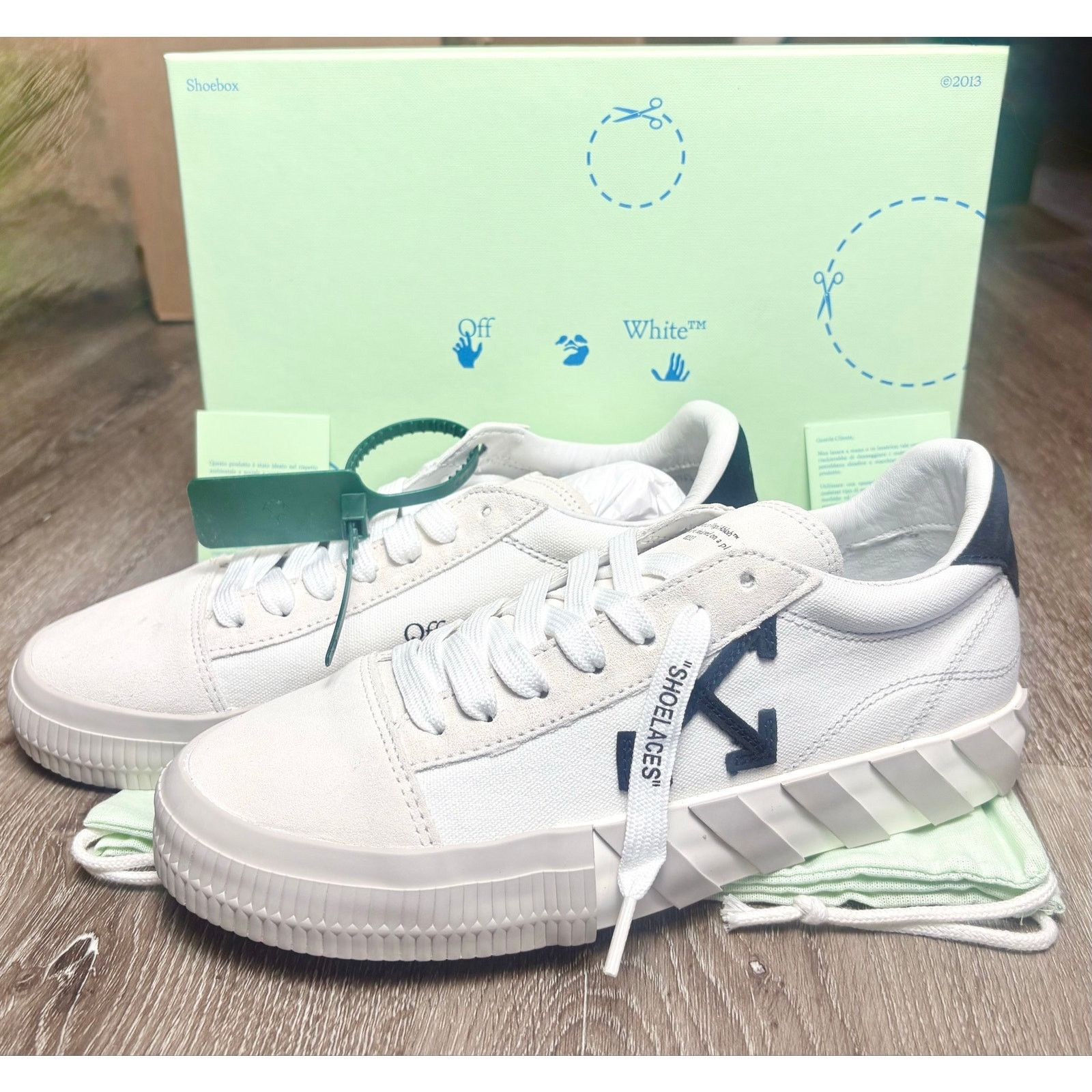 Off-White NIB - Off-White Low Top Vulcanized Sneakers - Blk/Wht EU 40 Size US 9.5 / IT 39.5 - 1 Thumbnail