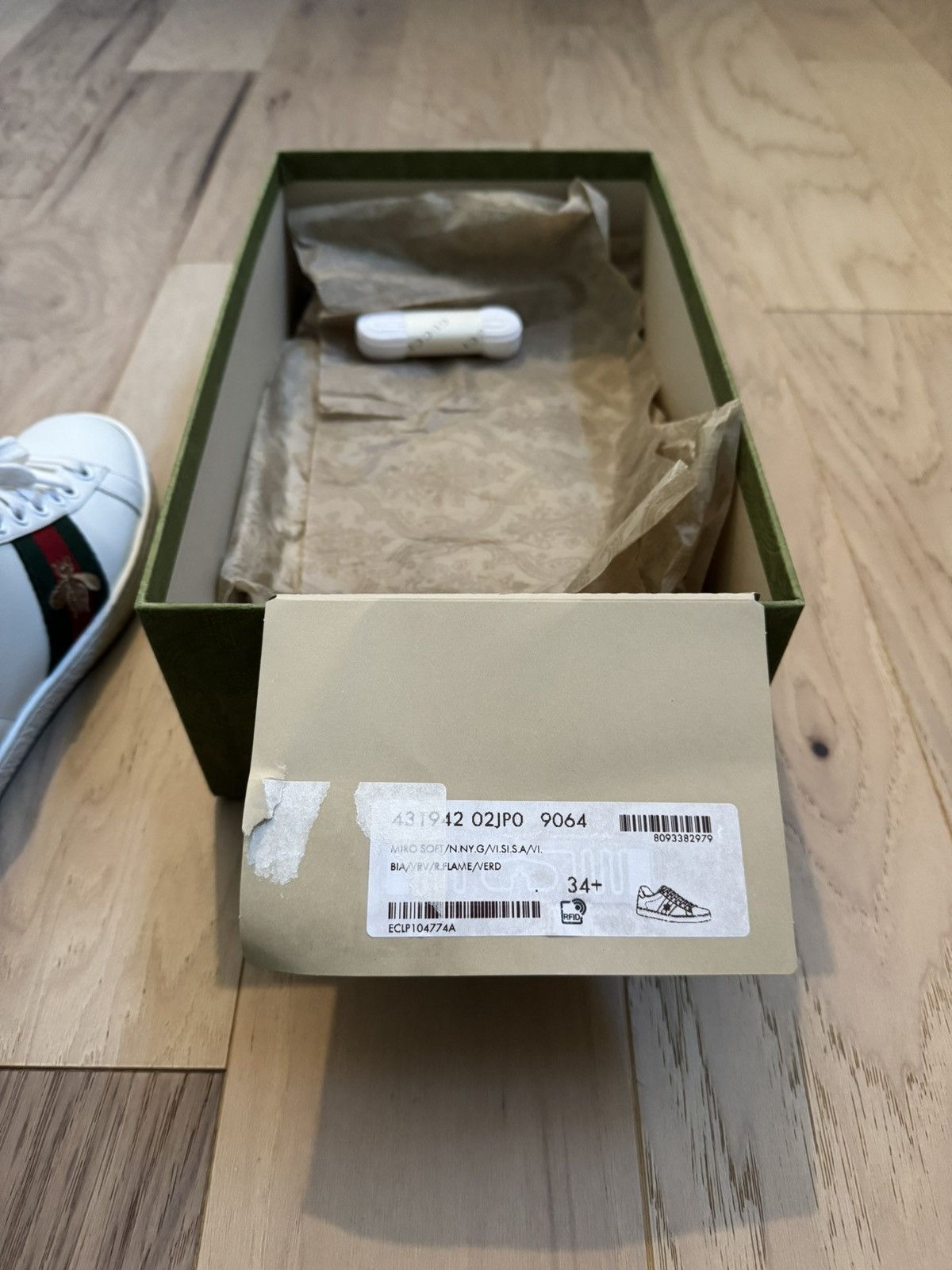 Gucci Gucci bee sneakers Size US 6 / IT 36 - 11 Thumbnail