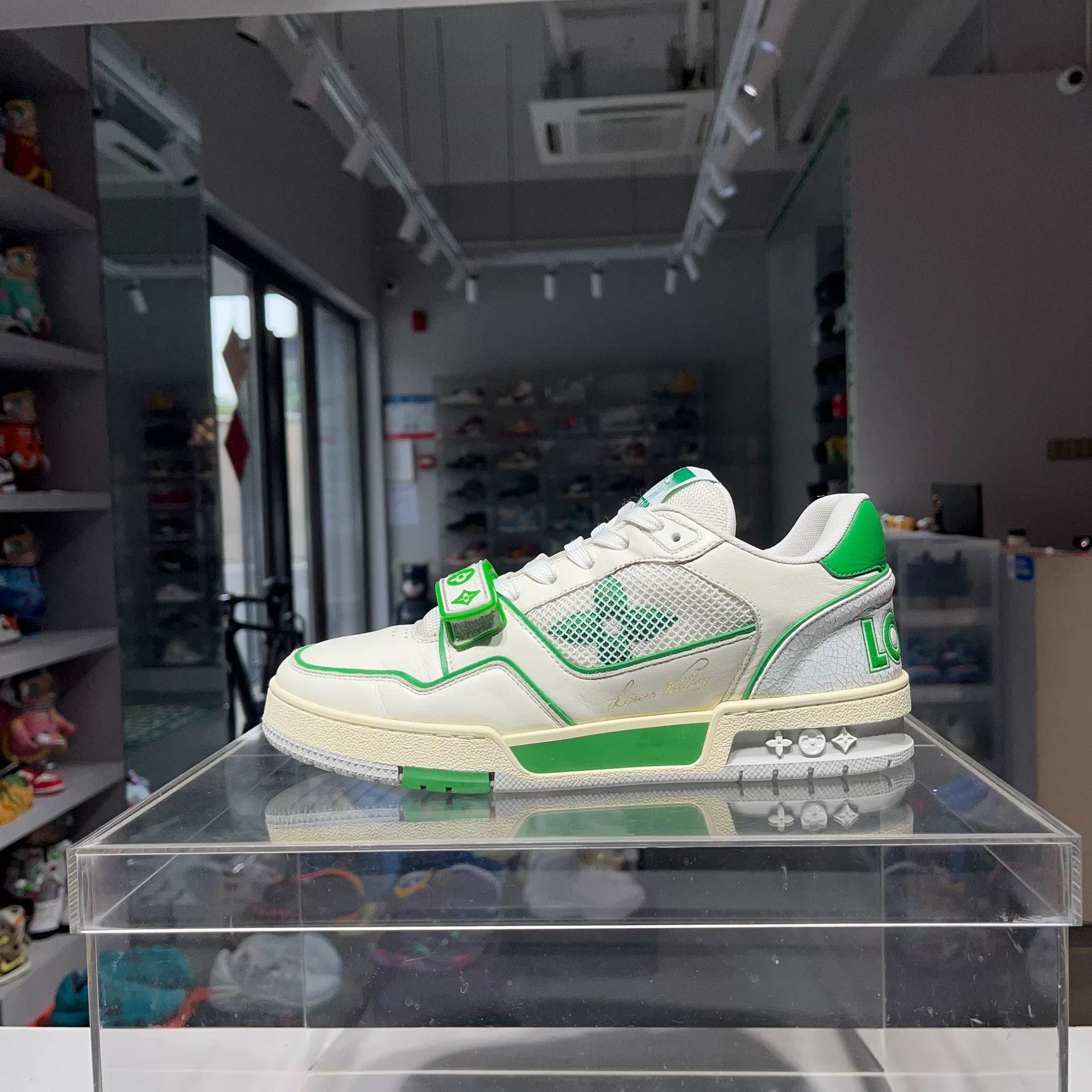 Louis Vuitton Louis Vuitton Training Green Lowtop Sneakers 7.5 Men Size US 7.5 / EU 40-41 - 1 Thumbnail