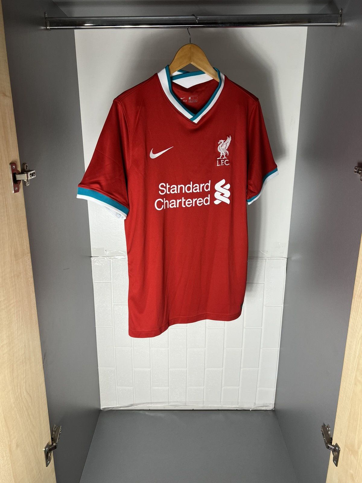 Nike VINTAGE NIKE FC LIVERPOOL ENGLAND SOCCER JERSEY RETRO Y2K Size US L / EU 52-54 / 3 - 3 Thumbnail