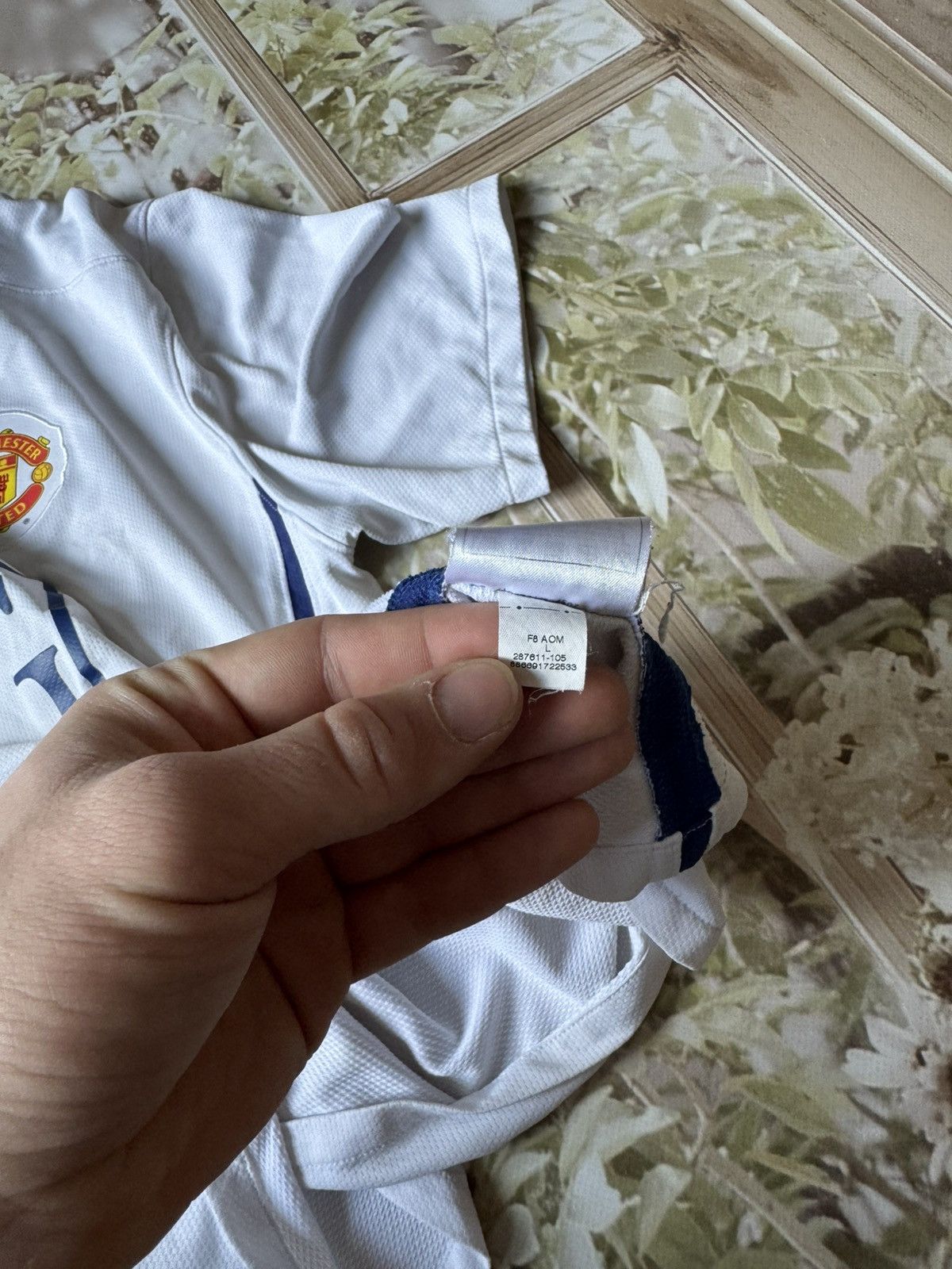 Nike Vintage Nike Manchester United 2006/08 Away Jersey - AIG Size US L / EU 52-54 / 3 - 7 Thumbnail