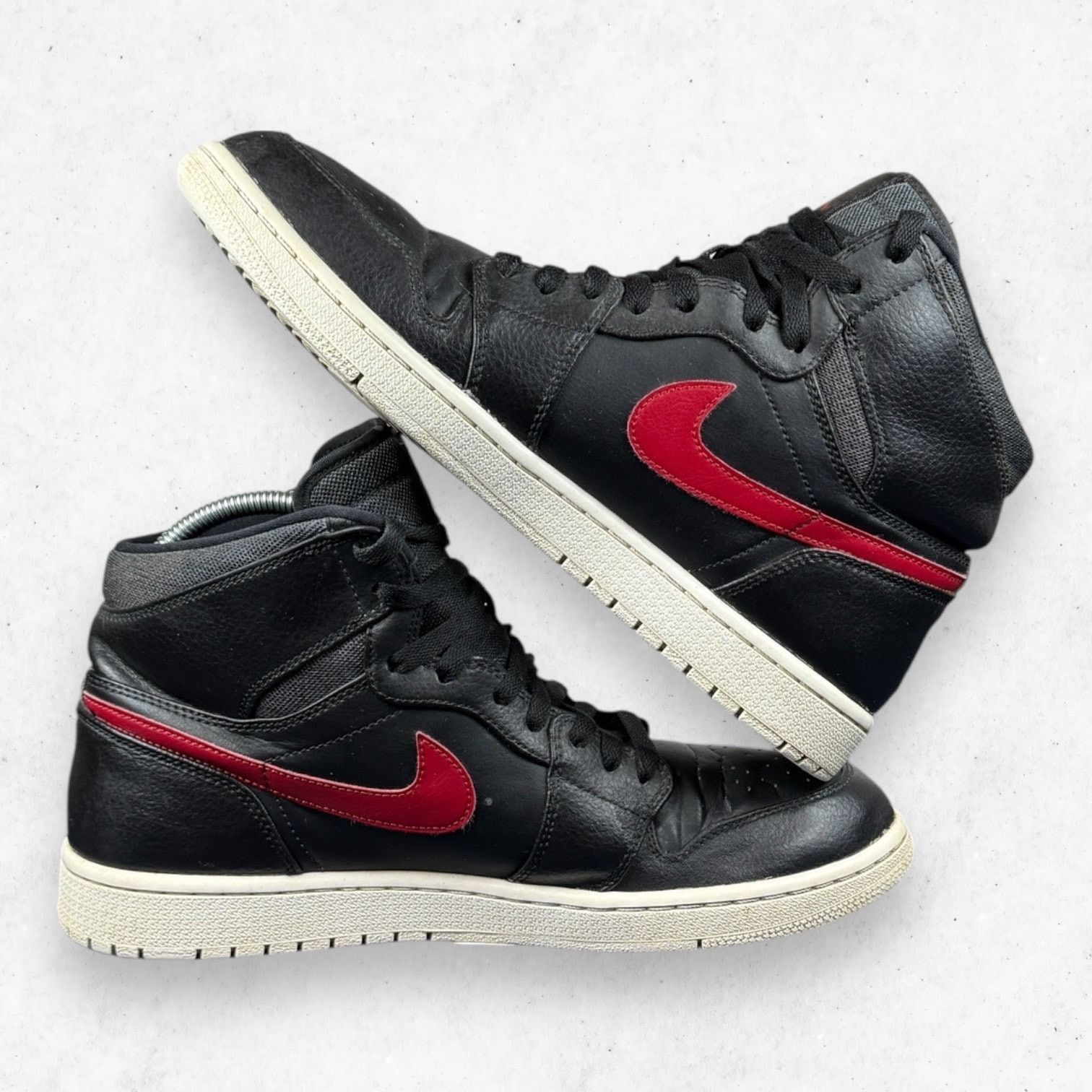 Jordan Brand Air Jordan 1 Retro High Rare Air Black Red Sz 11.5 Size US 11.5 / EU 44-45 - 6 Thumbnail