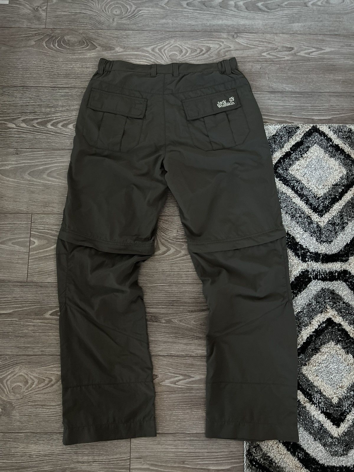 ‼️JACK WOLFSKIN KNIT LOGO UTILITY MULTIPOCKET PANTS/SHORTS‼️