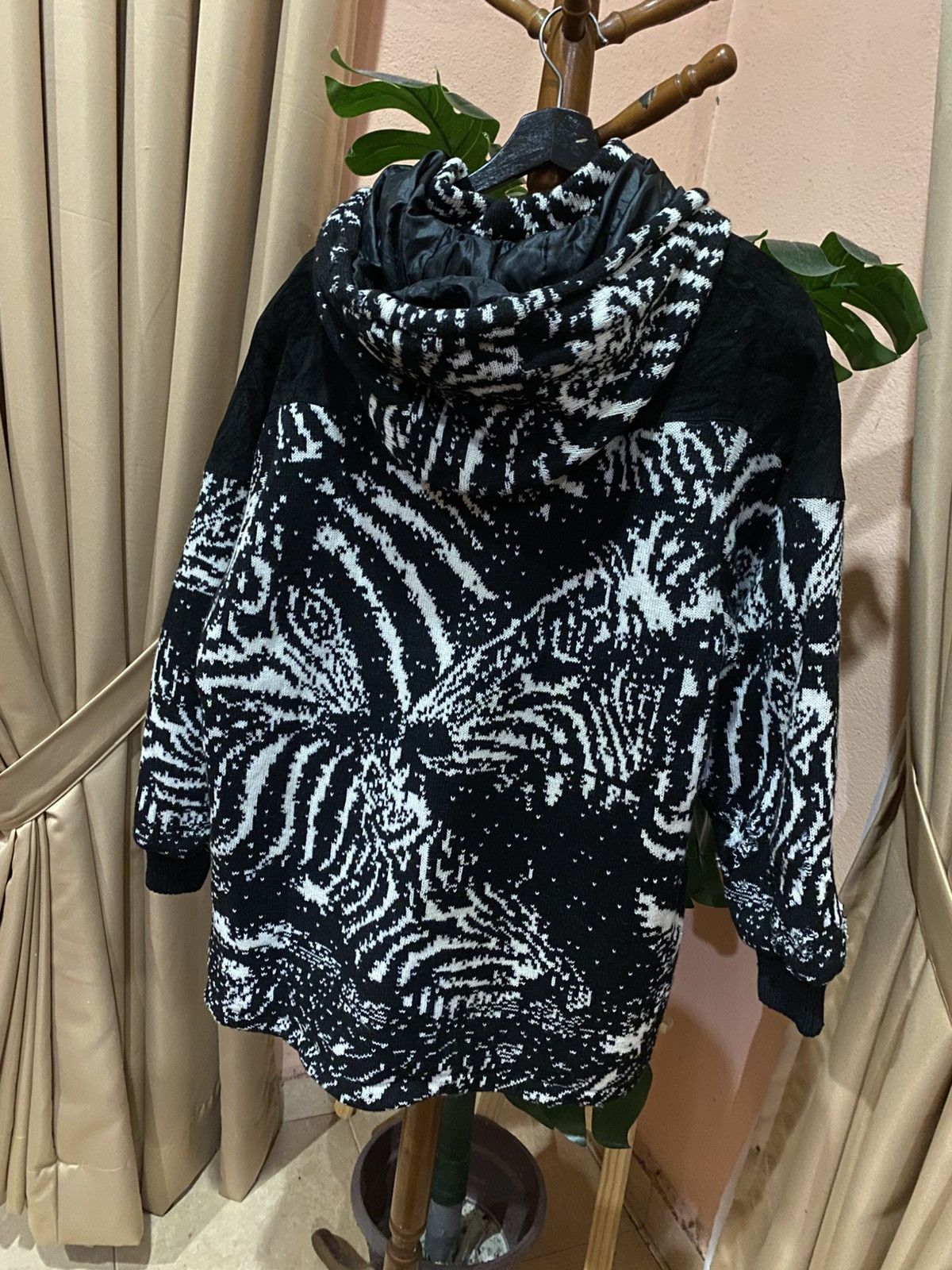 Japanese Brand Vintage Pecato Black White Knit Pattern Hooded Suede Panels Size US L / EU 52-54 / 3 - 9 Thumbnail