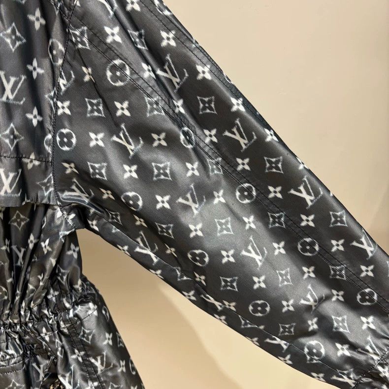 Louis Vuitton Louis Vuitton Black and grey logo full print hooded zipper Size XS / US 0-2 / IT 36-38 - 4 Thumbnail