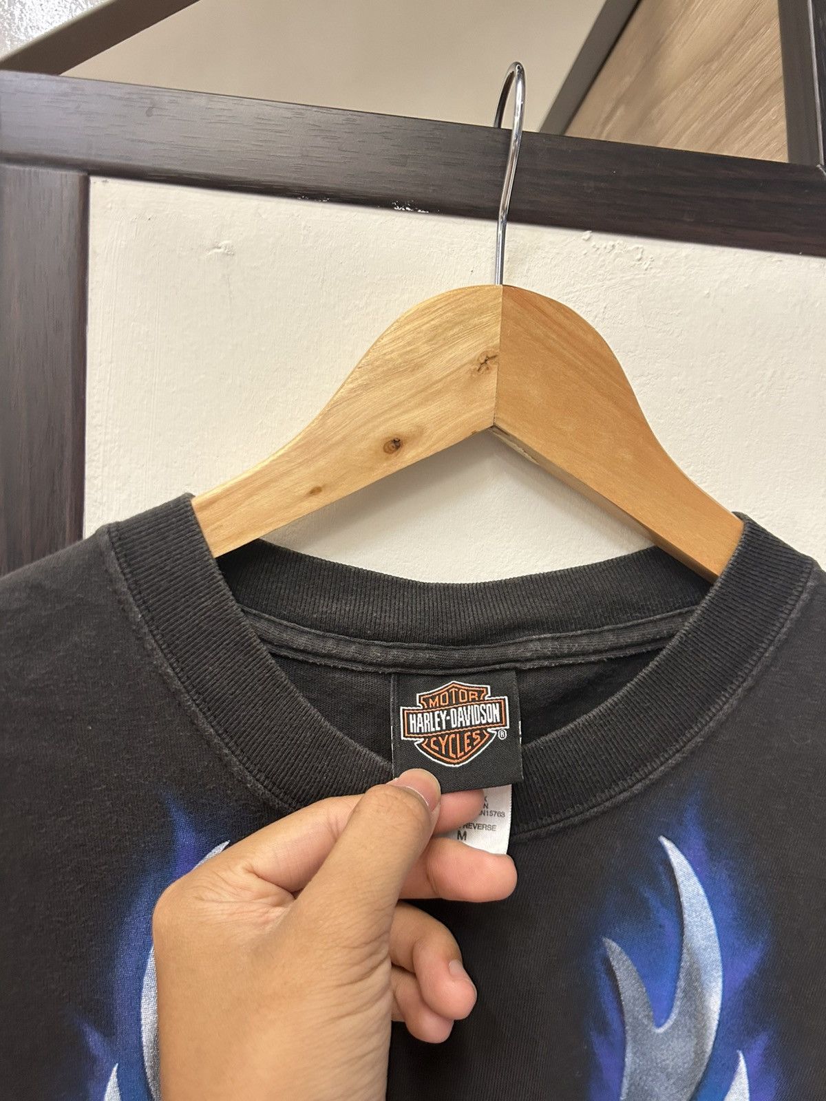 Harley Davidson Crazy🔥 VTG 2002 Harley Davidson "Blue Flame Tribal" Tee Size US M / EU 48-50 / 2 - 7 Thumbnail