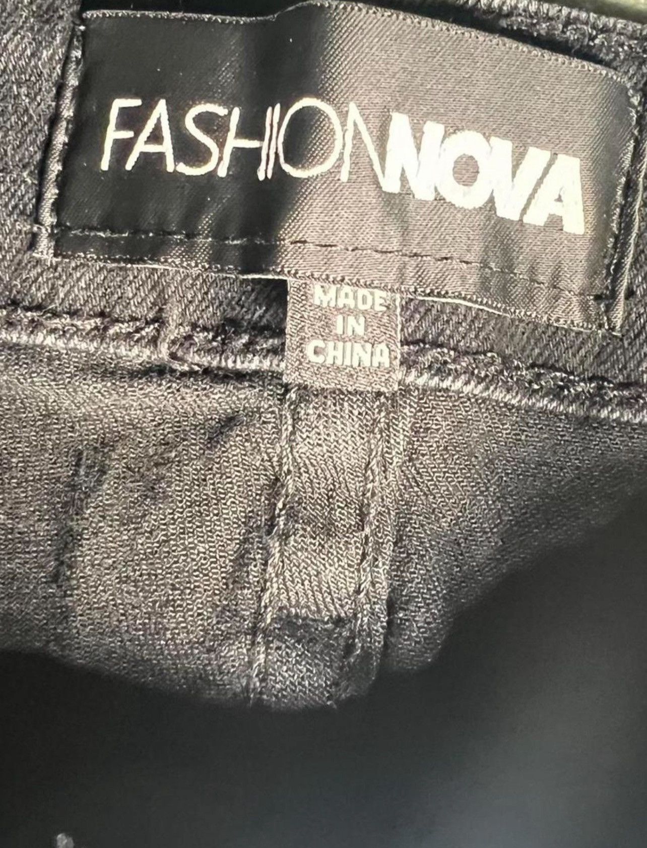 Fashion Nova Fashion Nova black cargo pants with multiple utility pockets Size 26" / US 2 / IT 38 - 4 Thumbnail
