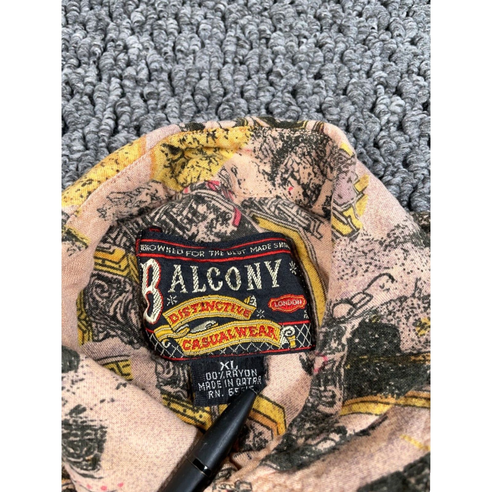Vintage VINTAGE Men's XL Beige Abstract Pattern Shirt 90s Boho Hippie Retro Rayon Button-Up Casual Size US XL / EU 56 / 4 - 3 Thumbnail