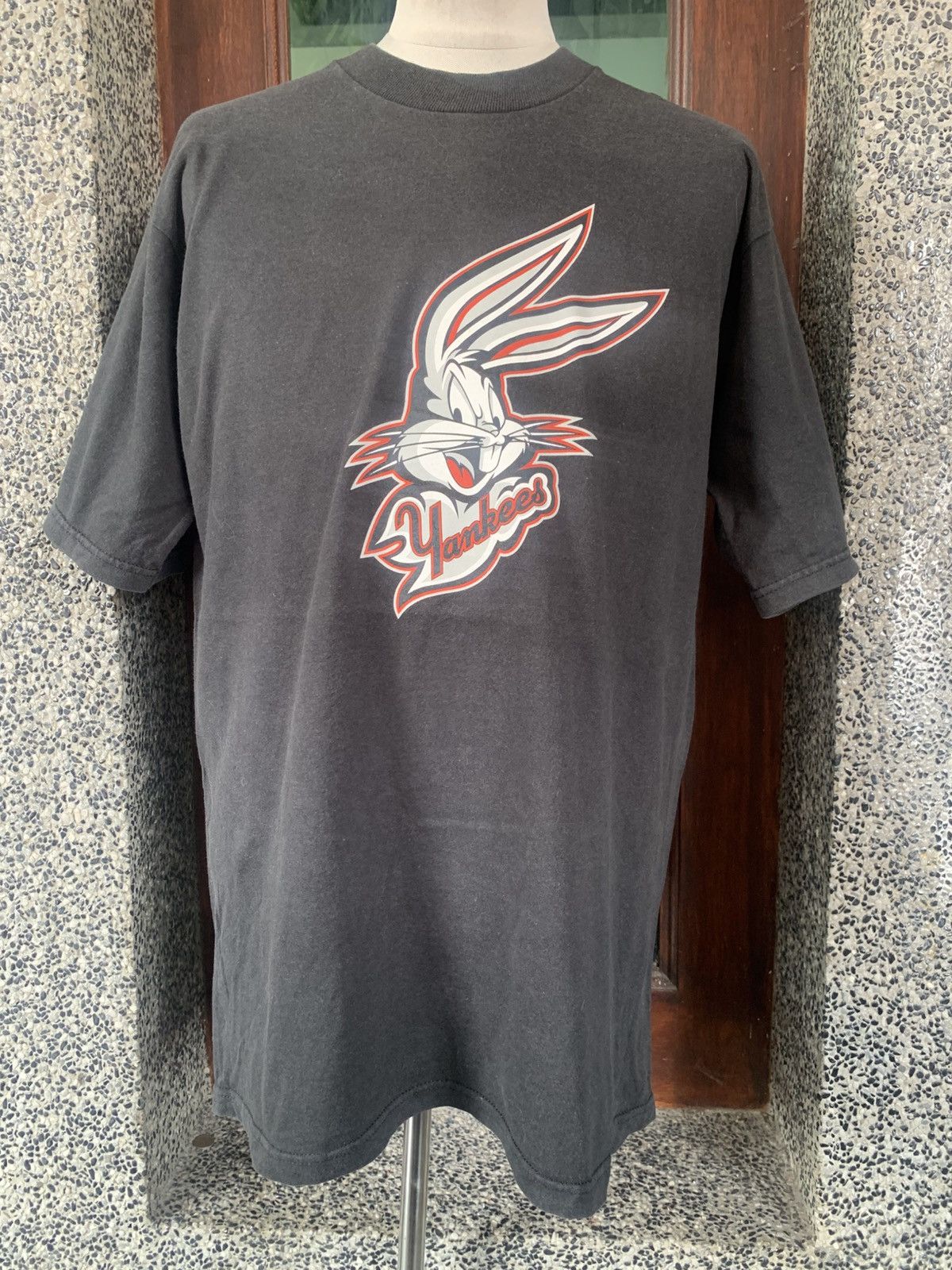 MLB × New York Yankees × Vintage Vintage 90s Yankees 75 Years Anniversary Warner Bros T shirt Size US L / EU 52-54 / 3 - 1 Thumbnail