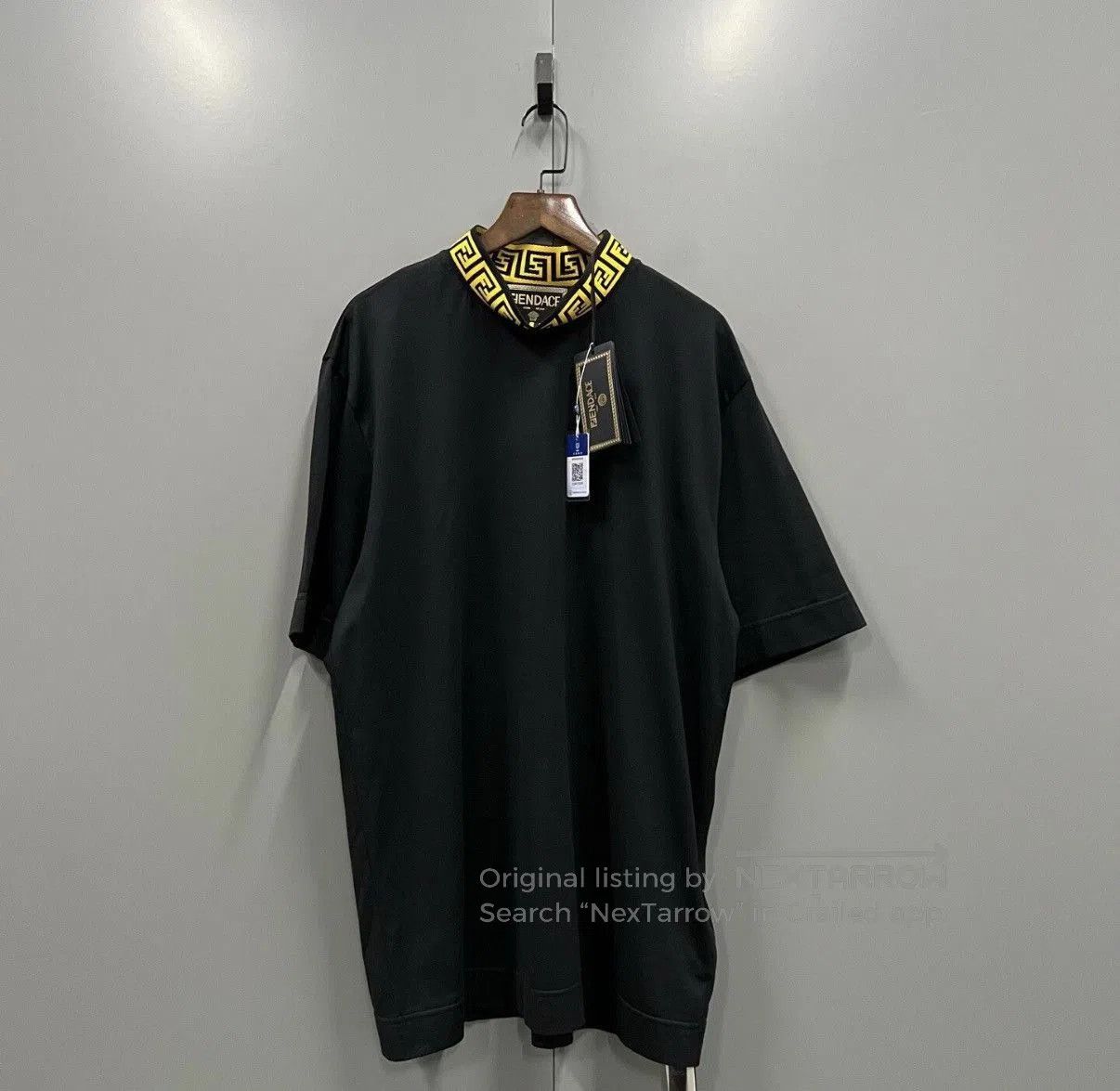 Fendi Black Short Sleeve Shirt with Yellow Pattern Collar. Size US L / EU 52-54 / 3 - 1 Thumbnail