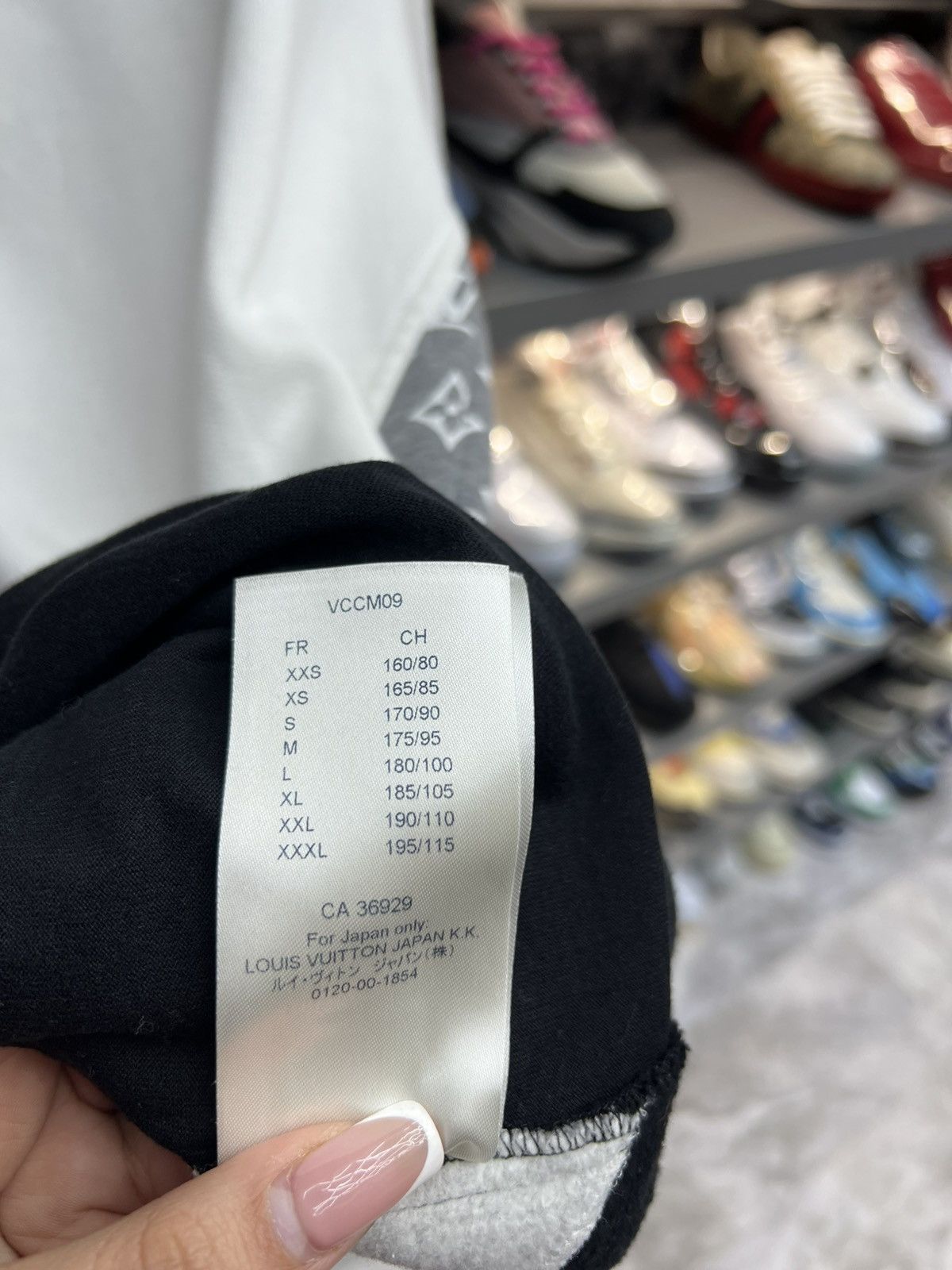 Louis Vuitton Louis Vuitton White/Grey/Black Circle Hoodie Size US XL / EU 56 / 4 - 10 Thumbnail